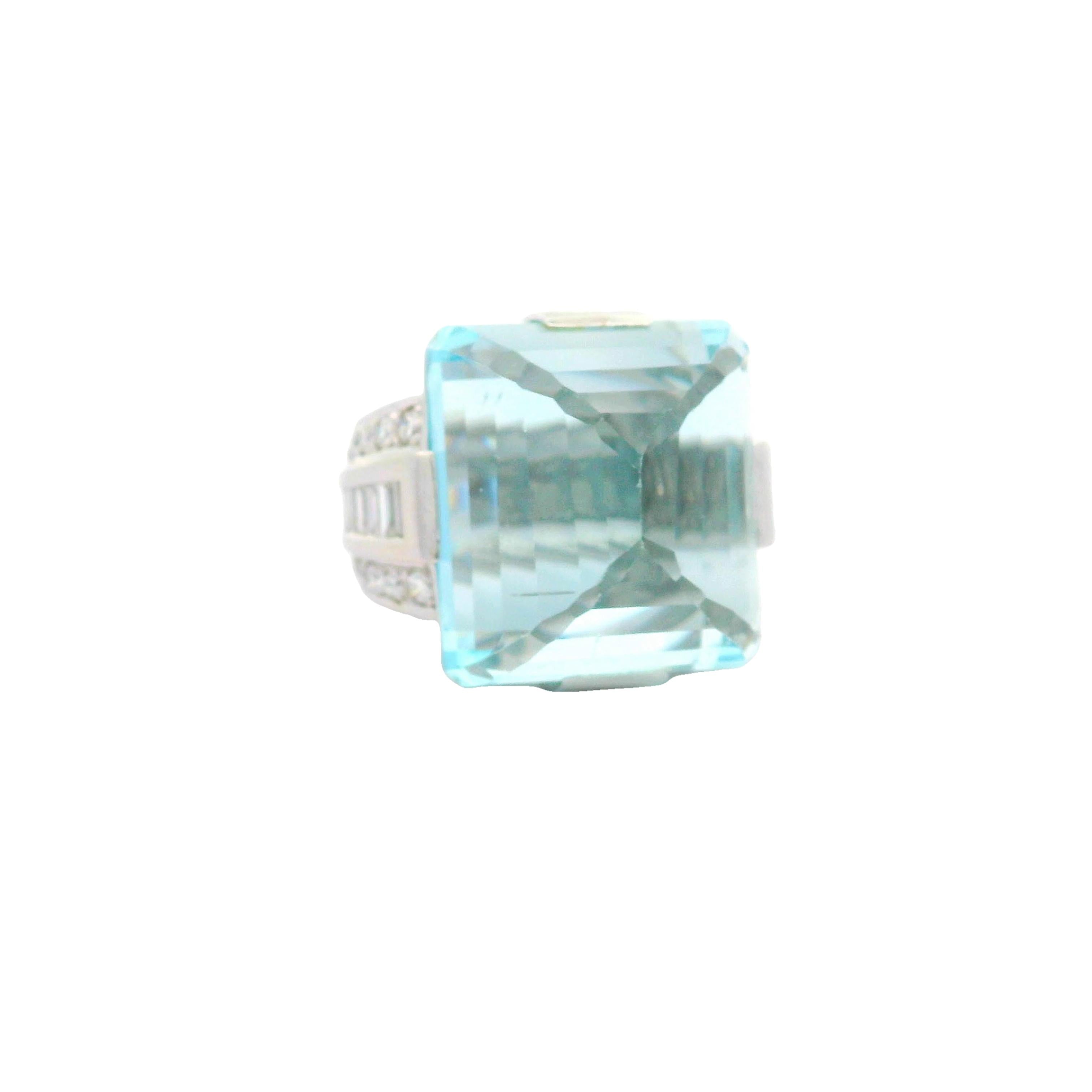 33.24 Carat Aquamarine Diamond 18k White Gold Pyramid Ring