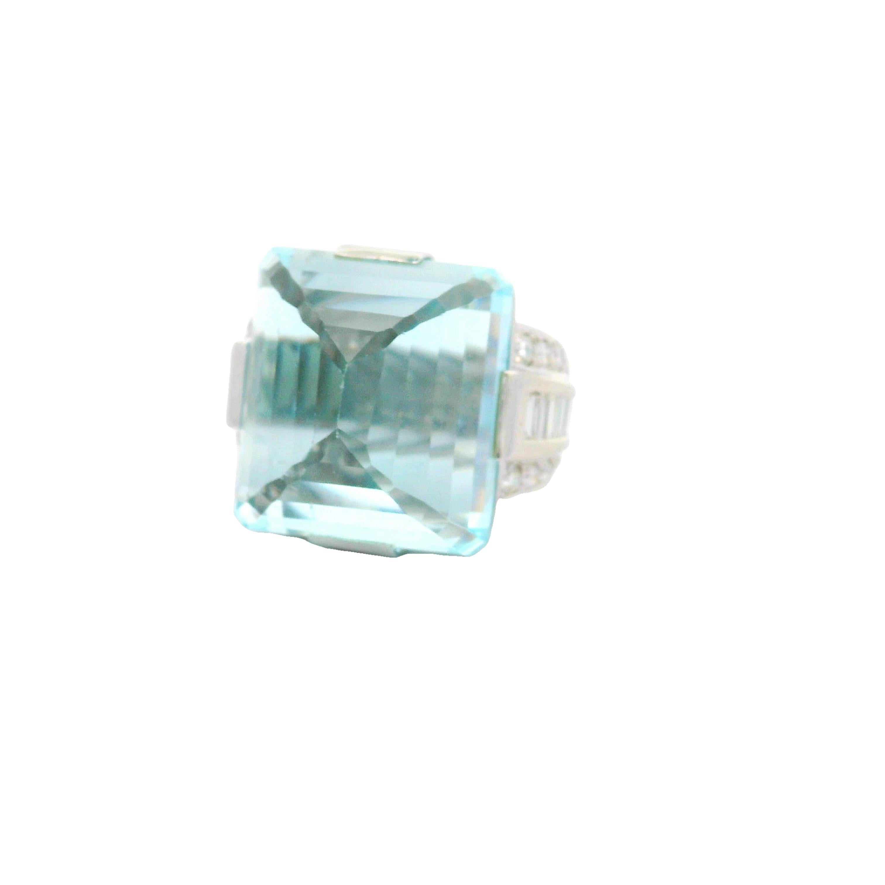 33.24 Carat Aquamarine Diamond 18k White Gold Pyramid Ring
