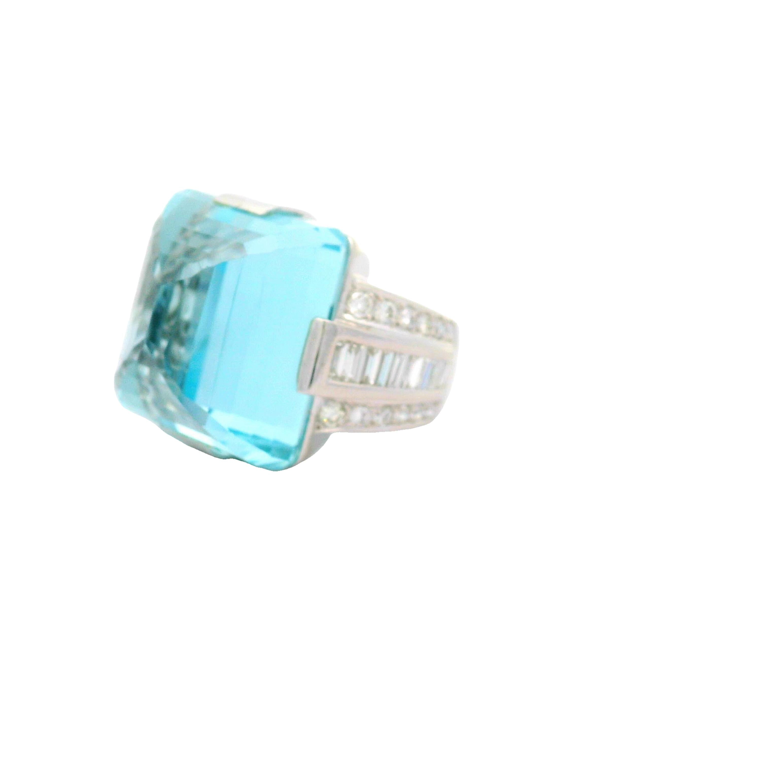 33.24 Carat Aquamarine Diamond 18k White Gold Pyramid Ring