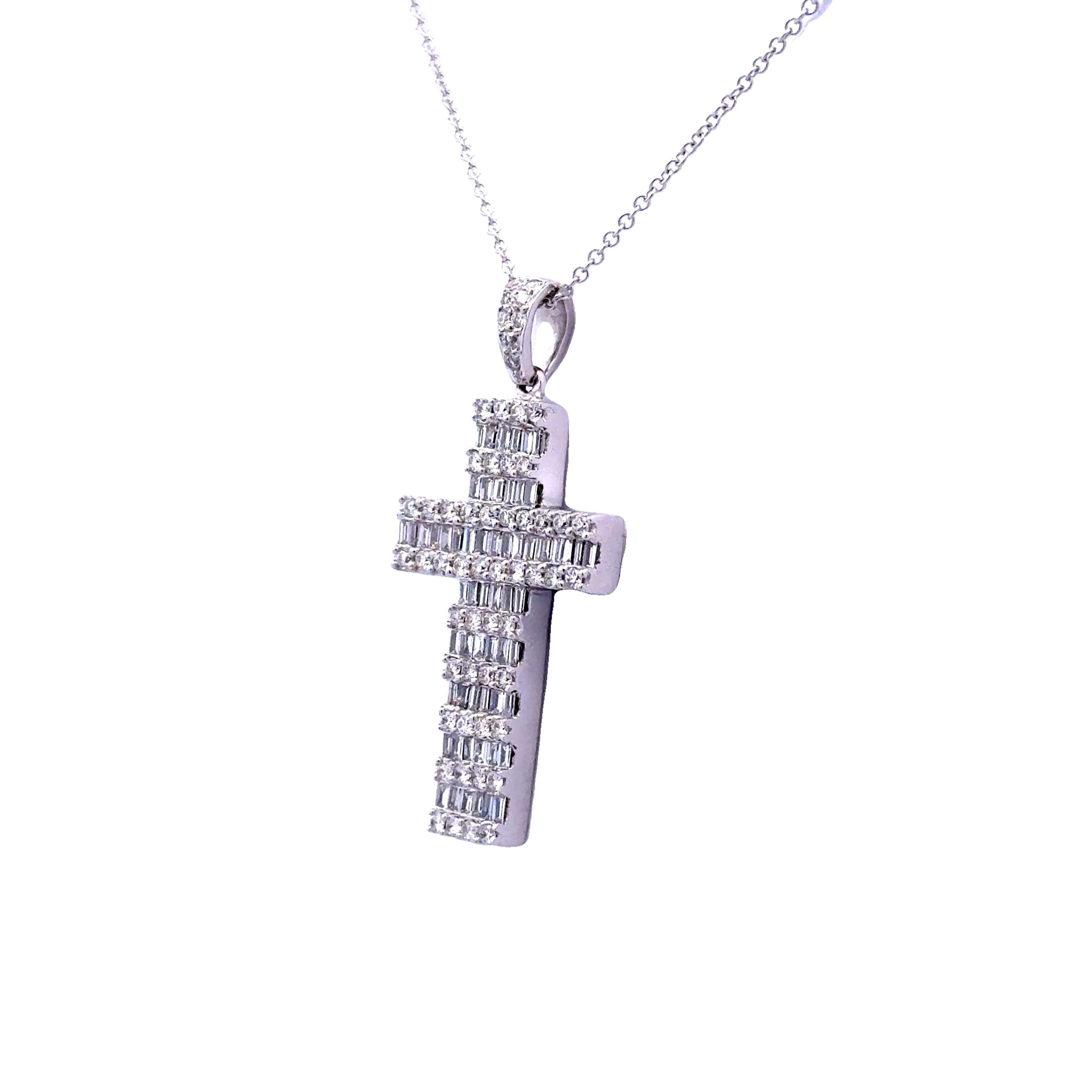 18k White Gold Diamond Cross Pendant Necklace