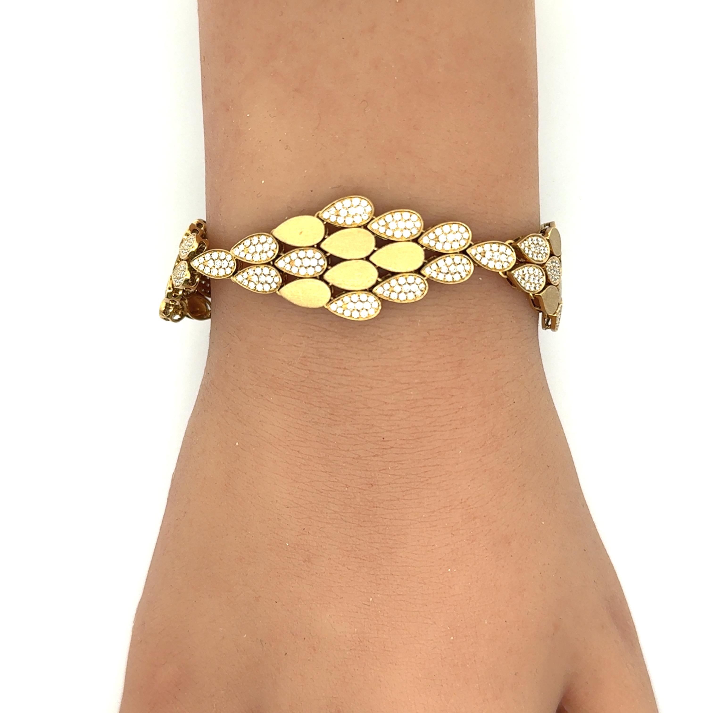 Modern Diamond 18k Yellow Gold Link Bracelet