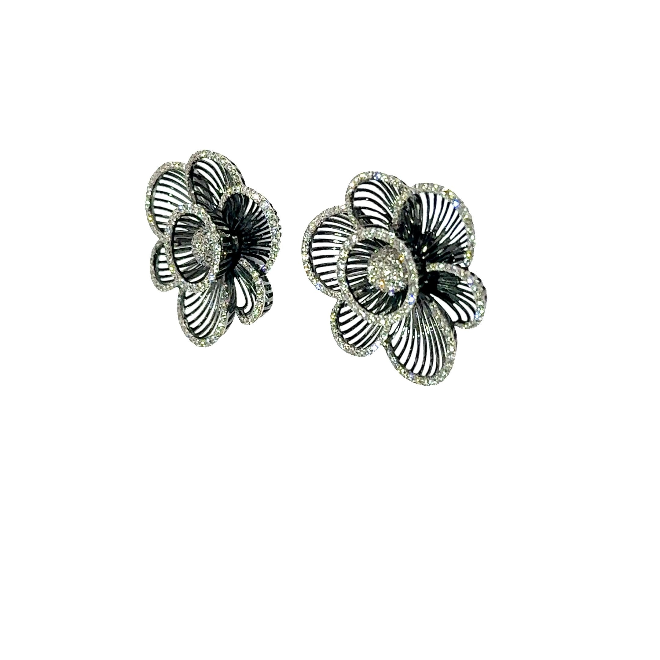 Diamond 18k Gold Flower Earrings