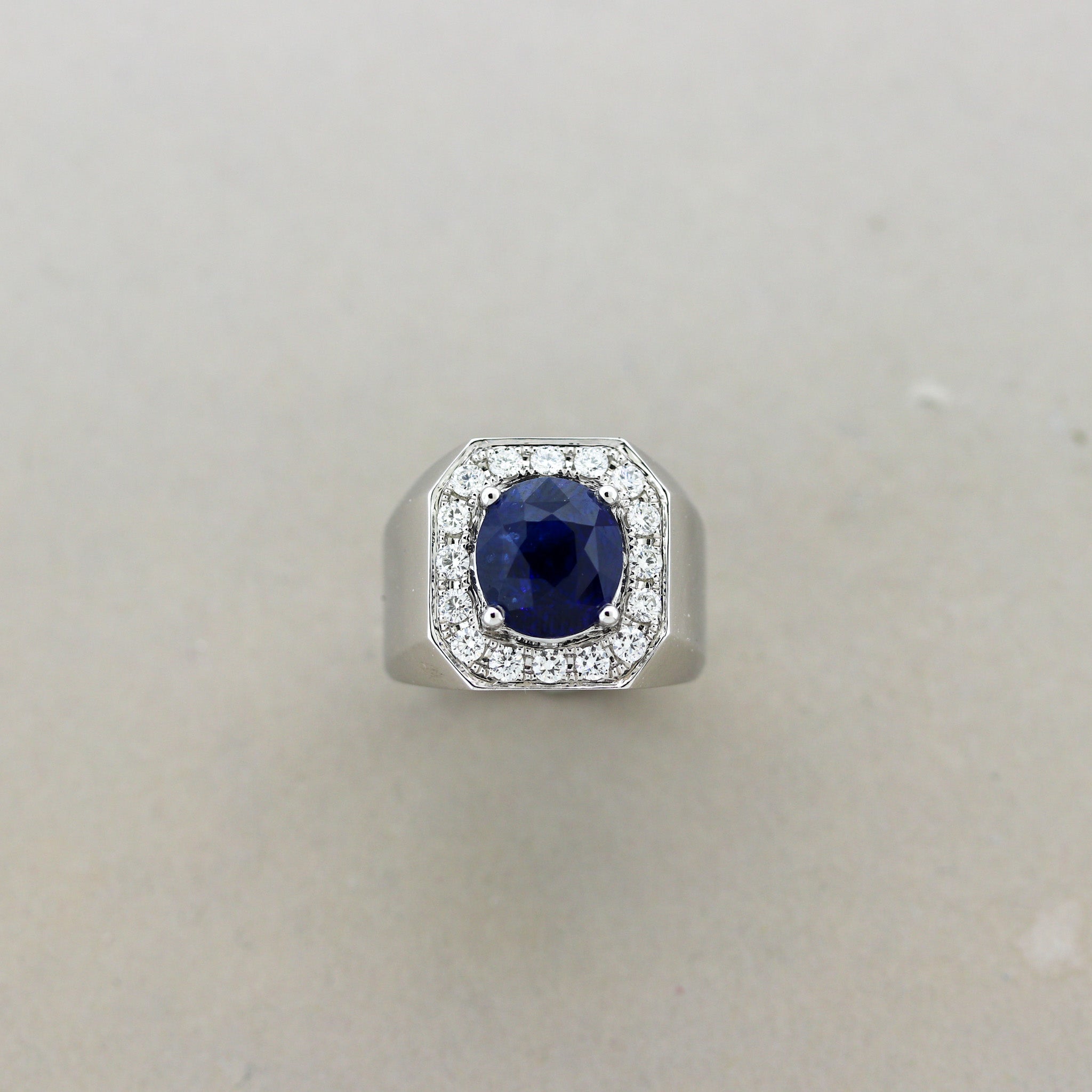 5.80 Carat Royal Blue Sapphire Diamond Gold Ring, Unisex (Certified)