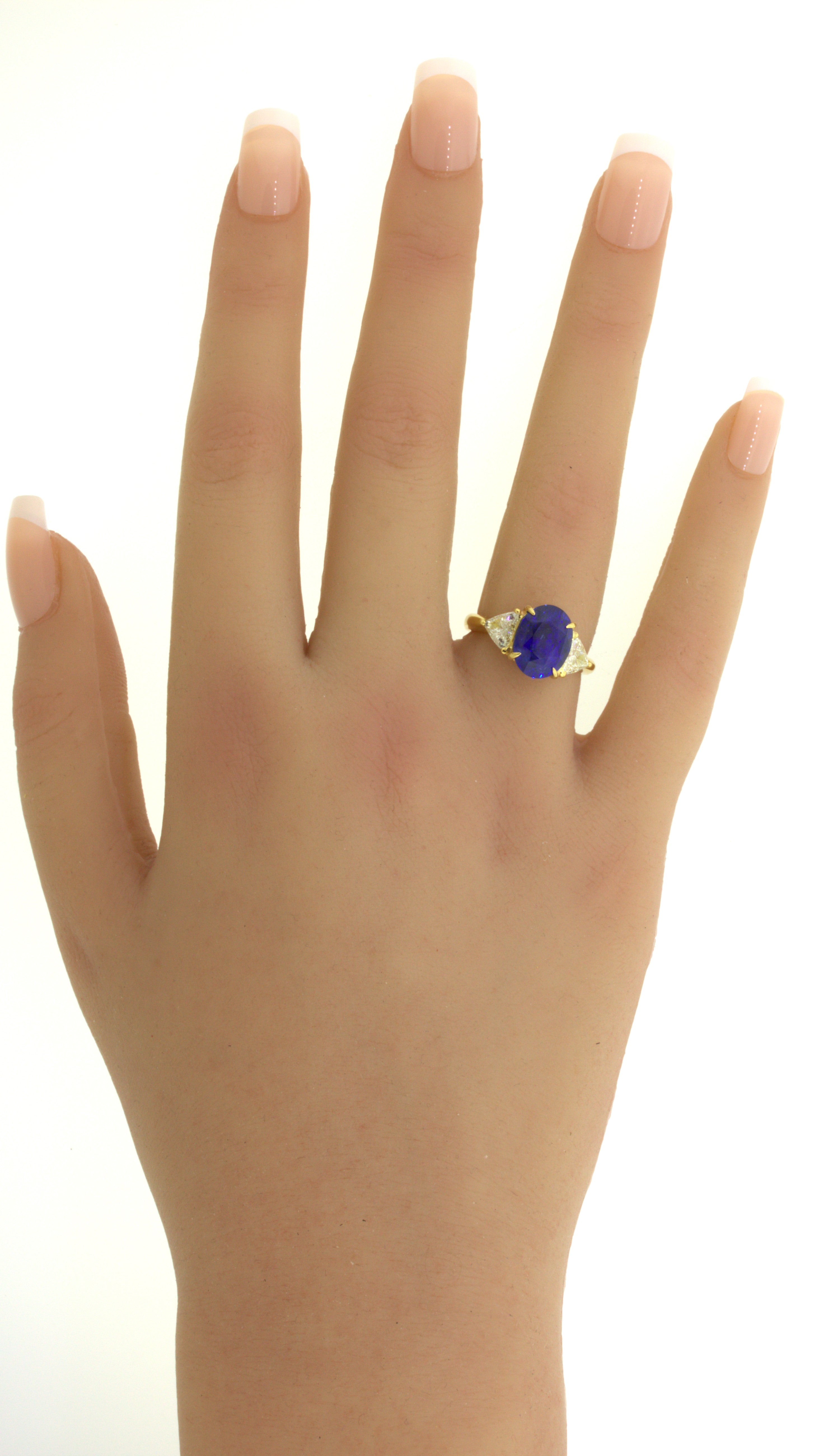 5.87 Carat Blue Sapphire Diamond 18k Yellow Gold 3-Stone Ring, GIA Certified