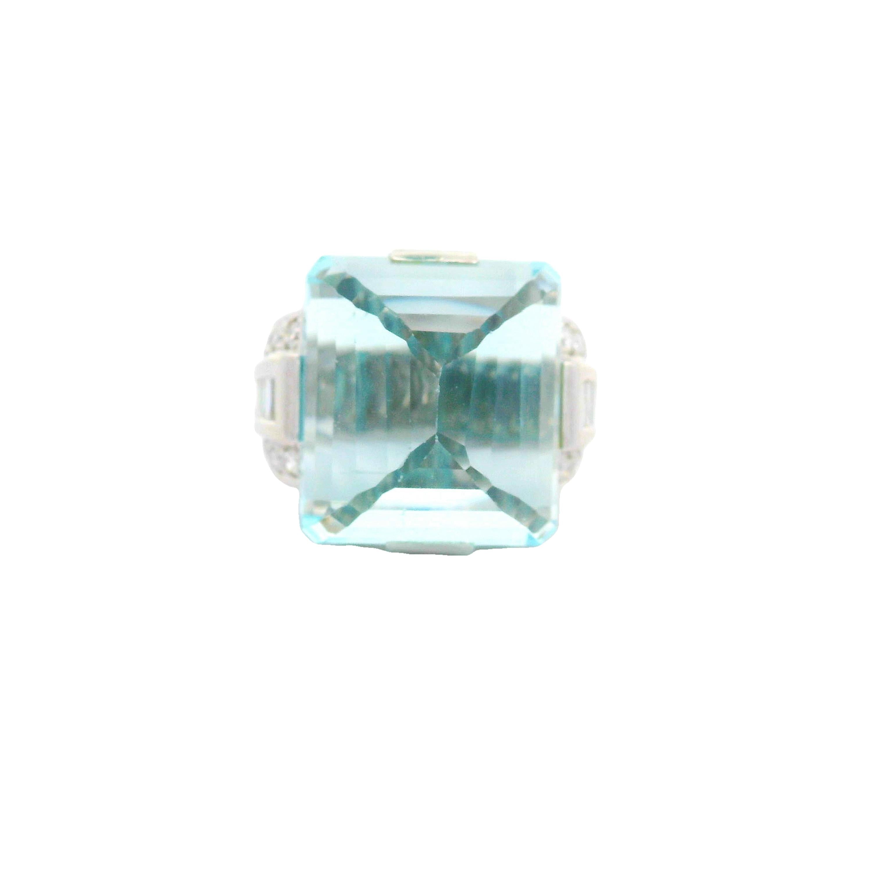 33.24 Carat Aquamarine Diamond 18k White Gold Pyramid Ring