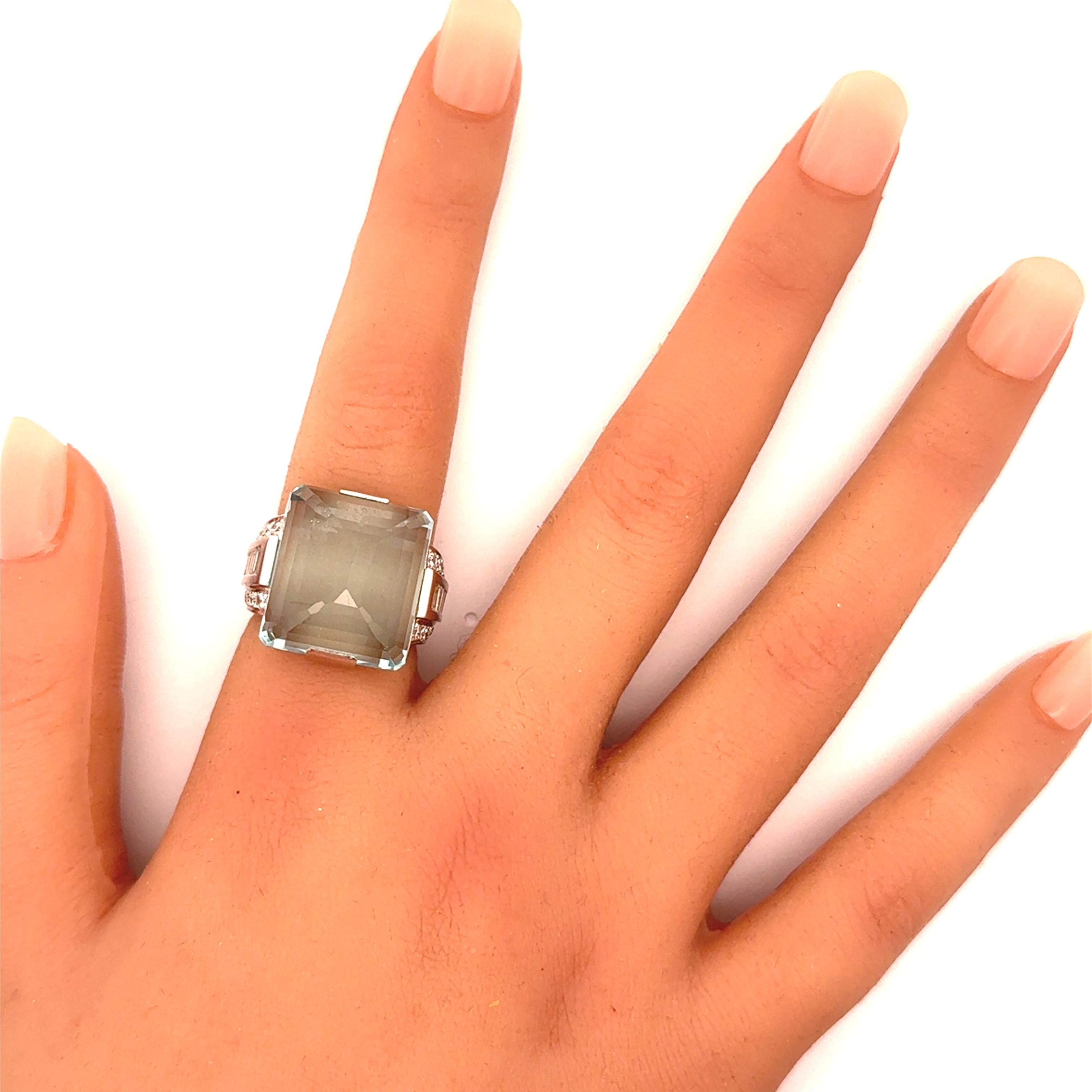 33.24 Carat Aquamarine Diamond 18k White Gold Pyramid Ring