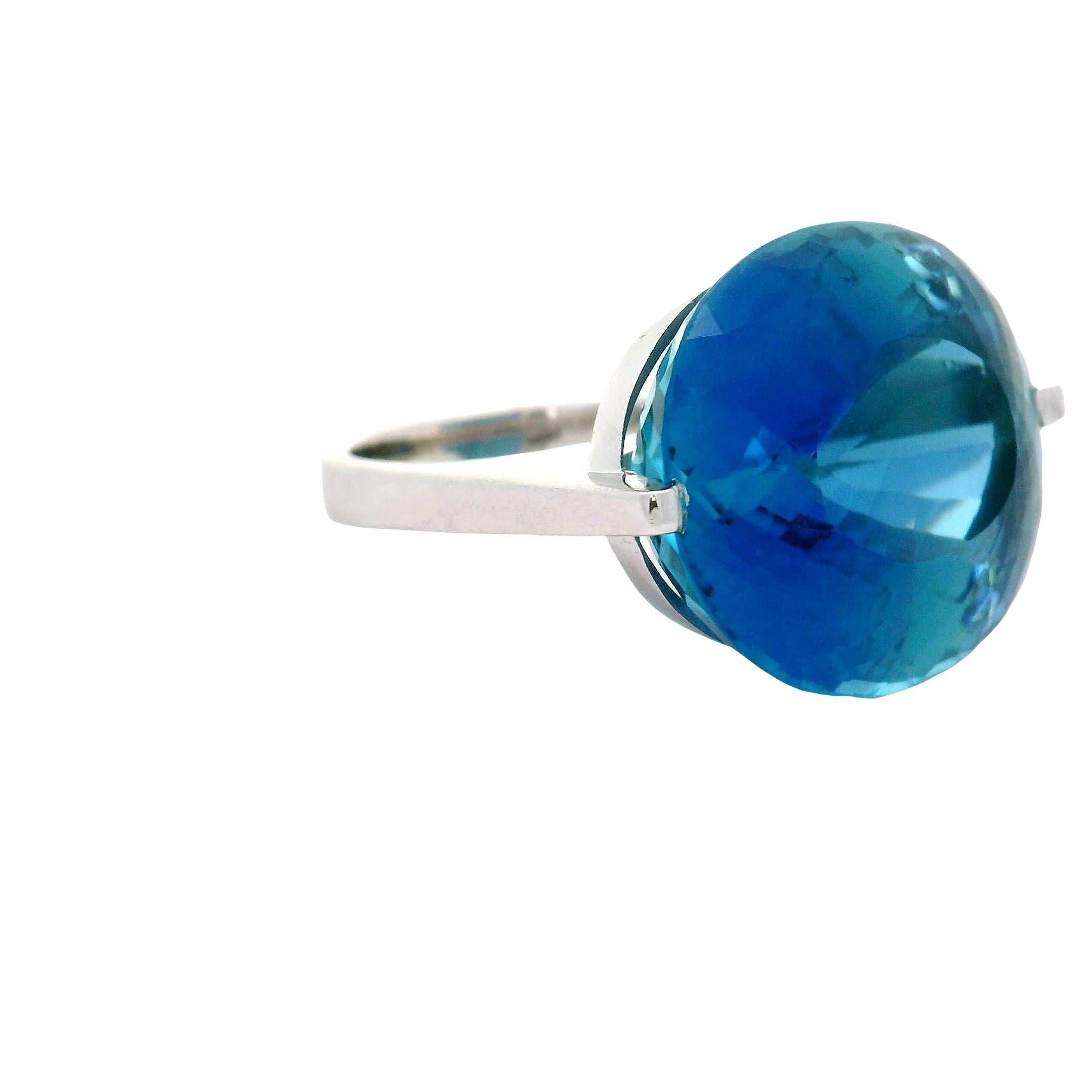 Superb 27.20 Carat Aquamarine 18k White Gold Solitaire Ring