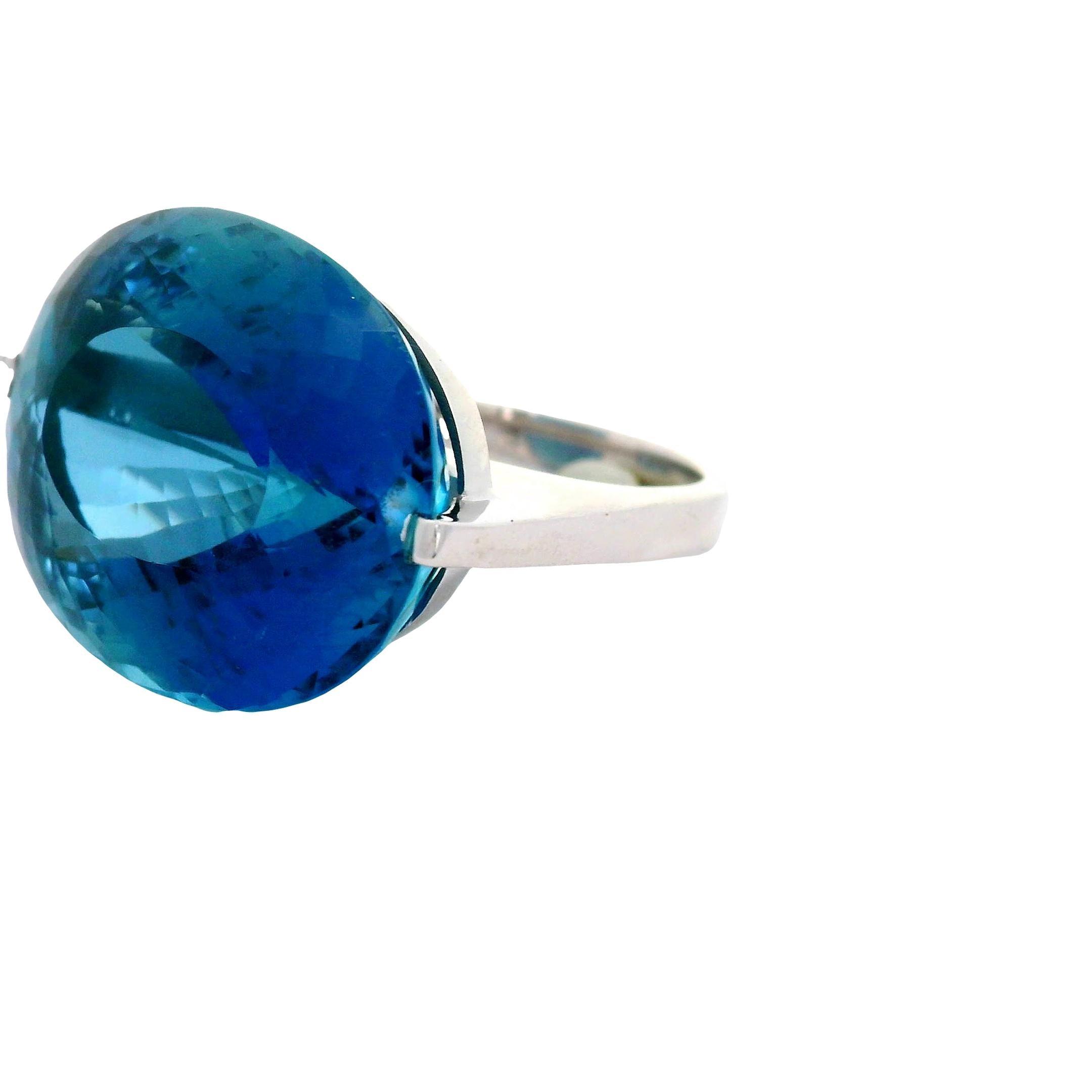 Superb 27.20 Carat Aquamarine 18k White Gold Solitaire Ring