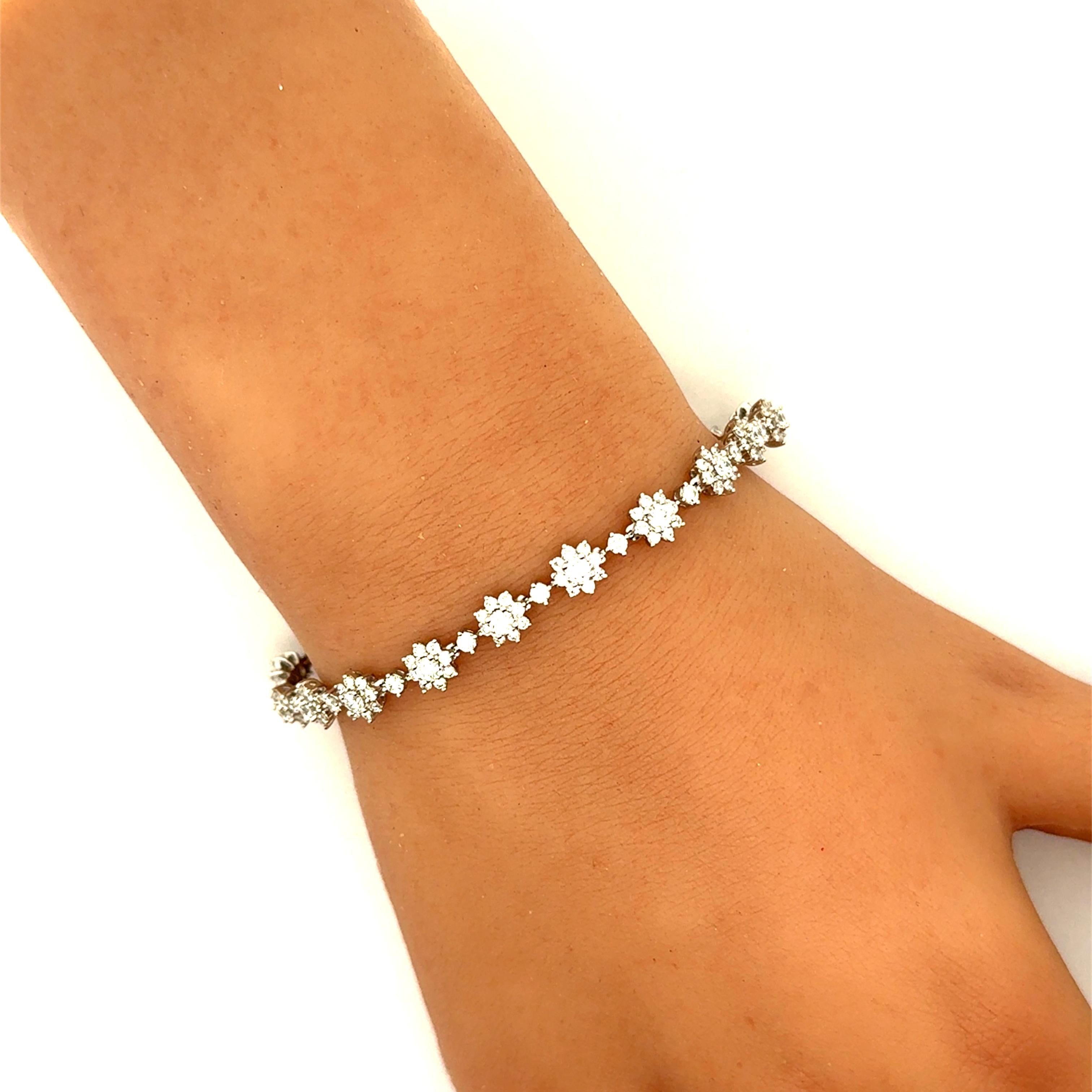Diamond 18K White Gold Star-Halo Tennis Bracelet