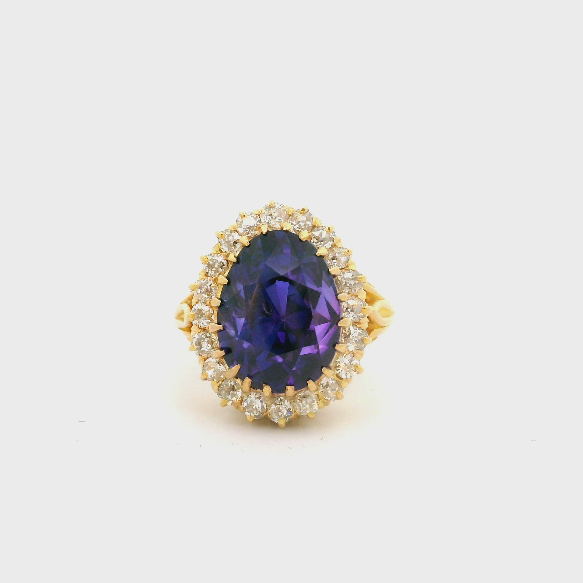 Exceptional Antique 13.86 Carat Color-Change Sapphire Diamond 18k Yellow Gold Ri