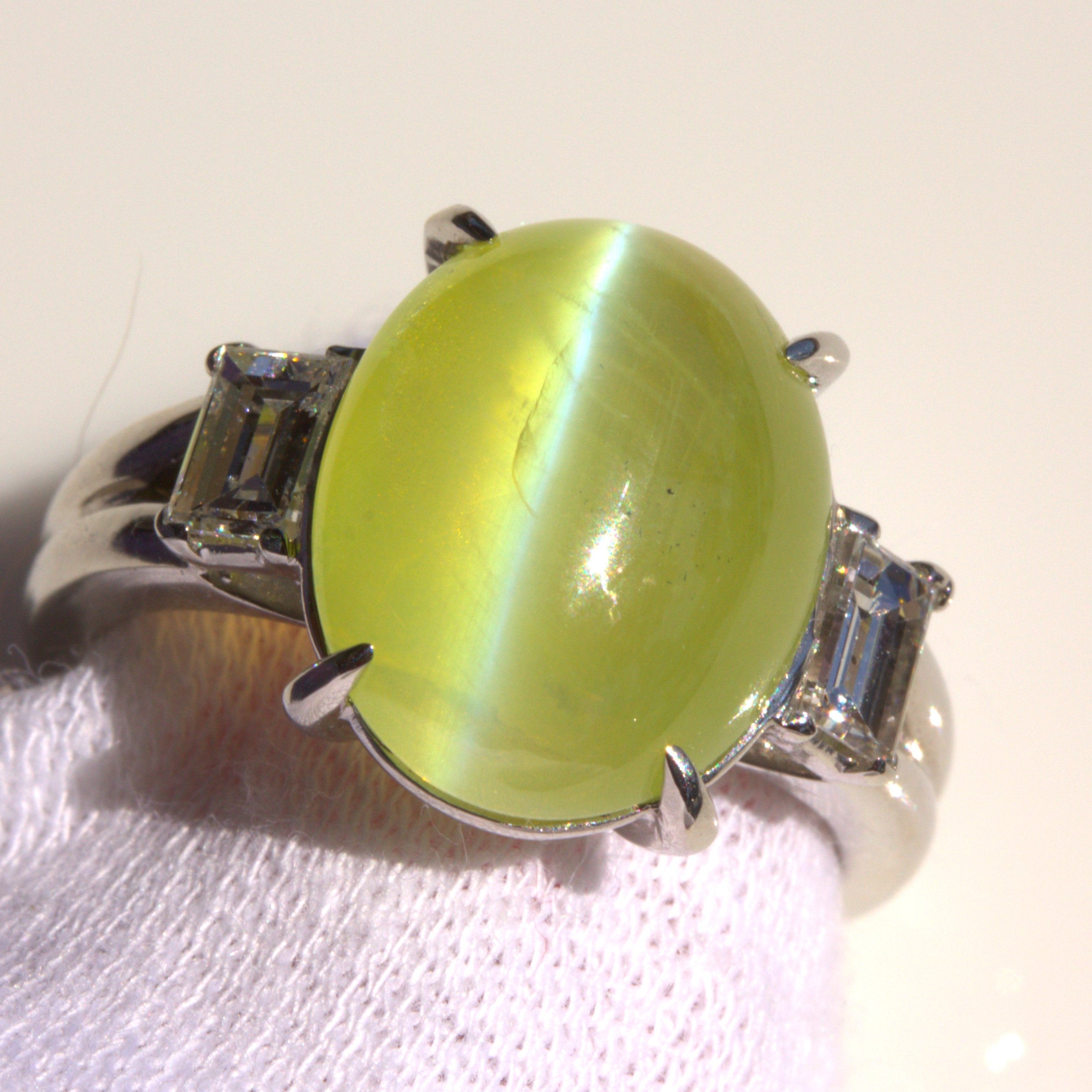 8.27 Carat Cats Eye Chrysoberyl Diamond 3-Stone Platinum Ring