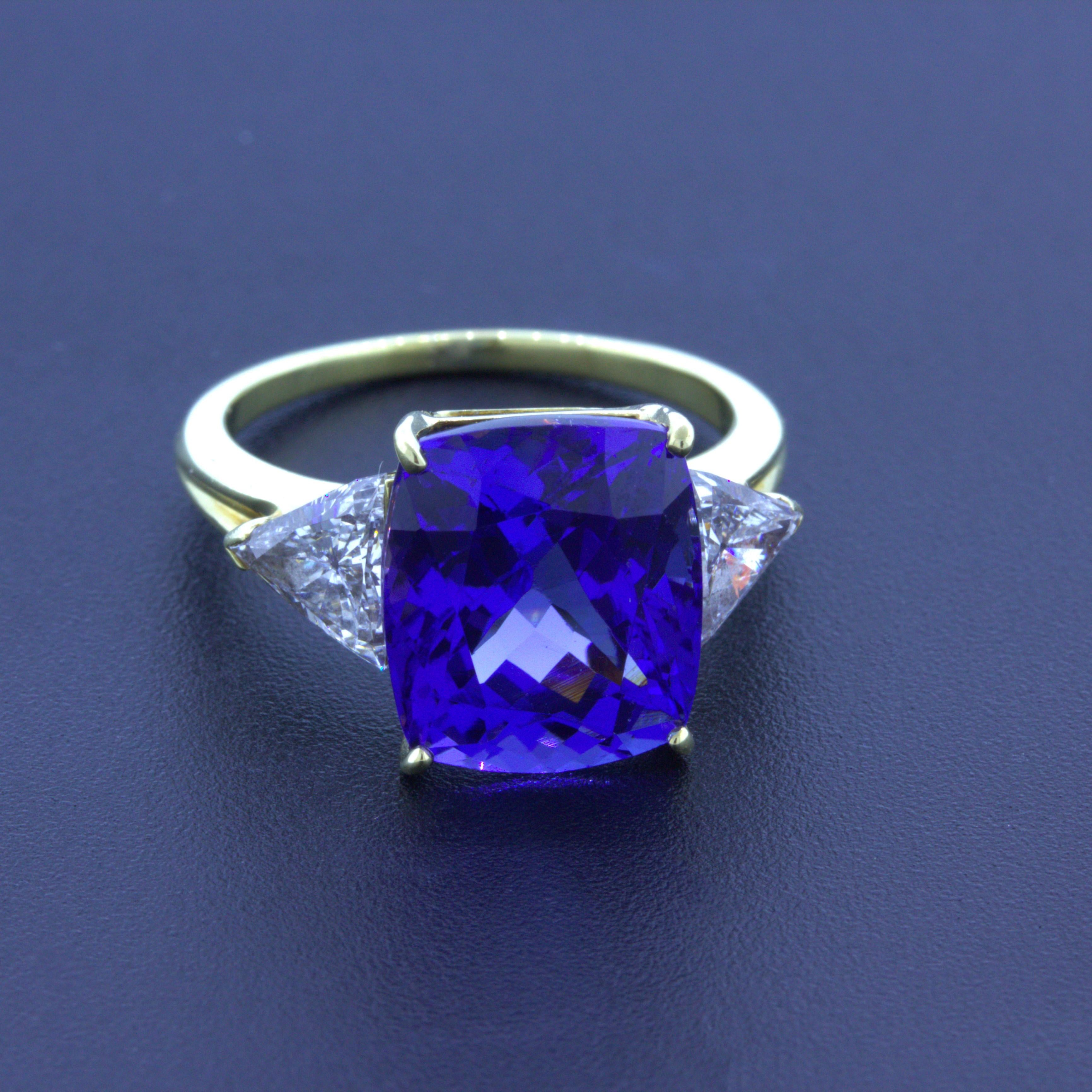 9.80 Carat Tanzanite Diamond 18k Yellow Gold 3-Stone Ring