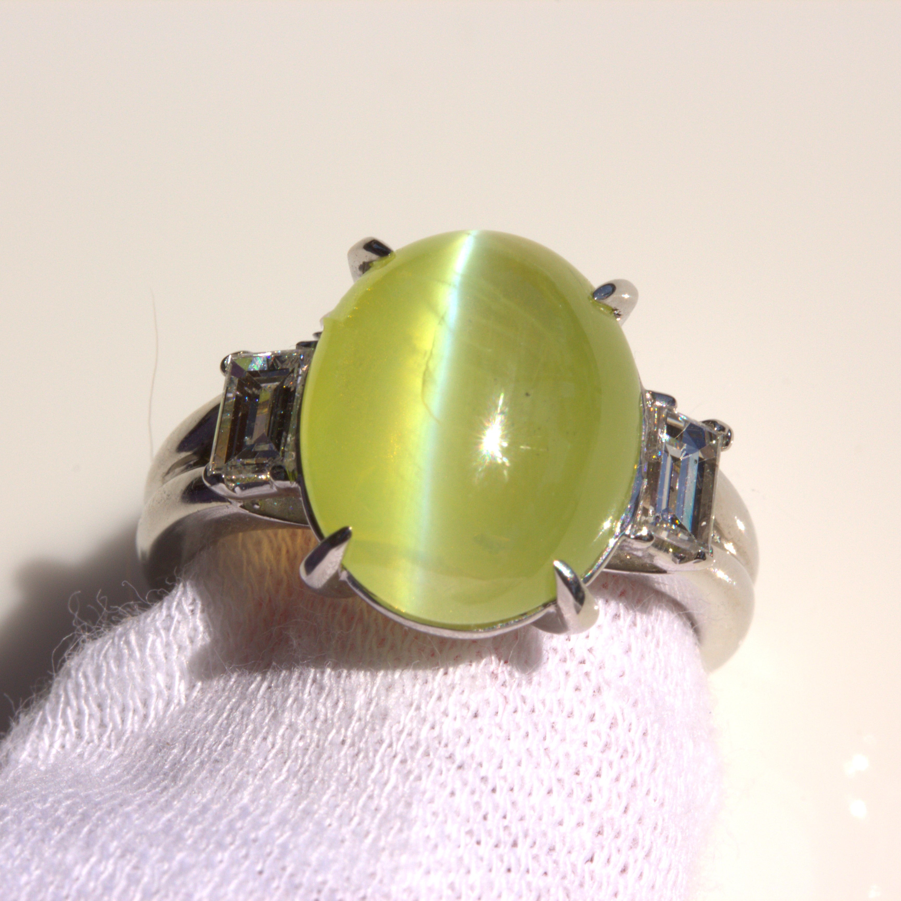 8.27 Carat Cats Eye Chrysoberyl Diamond 3-Stone Platinum Ring