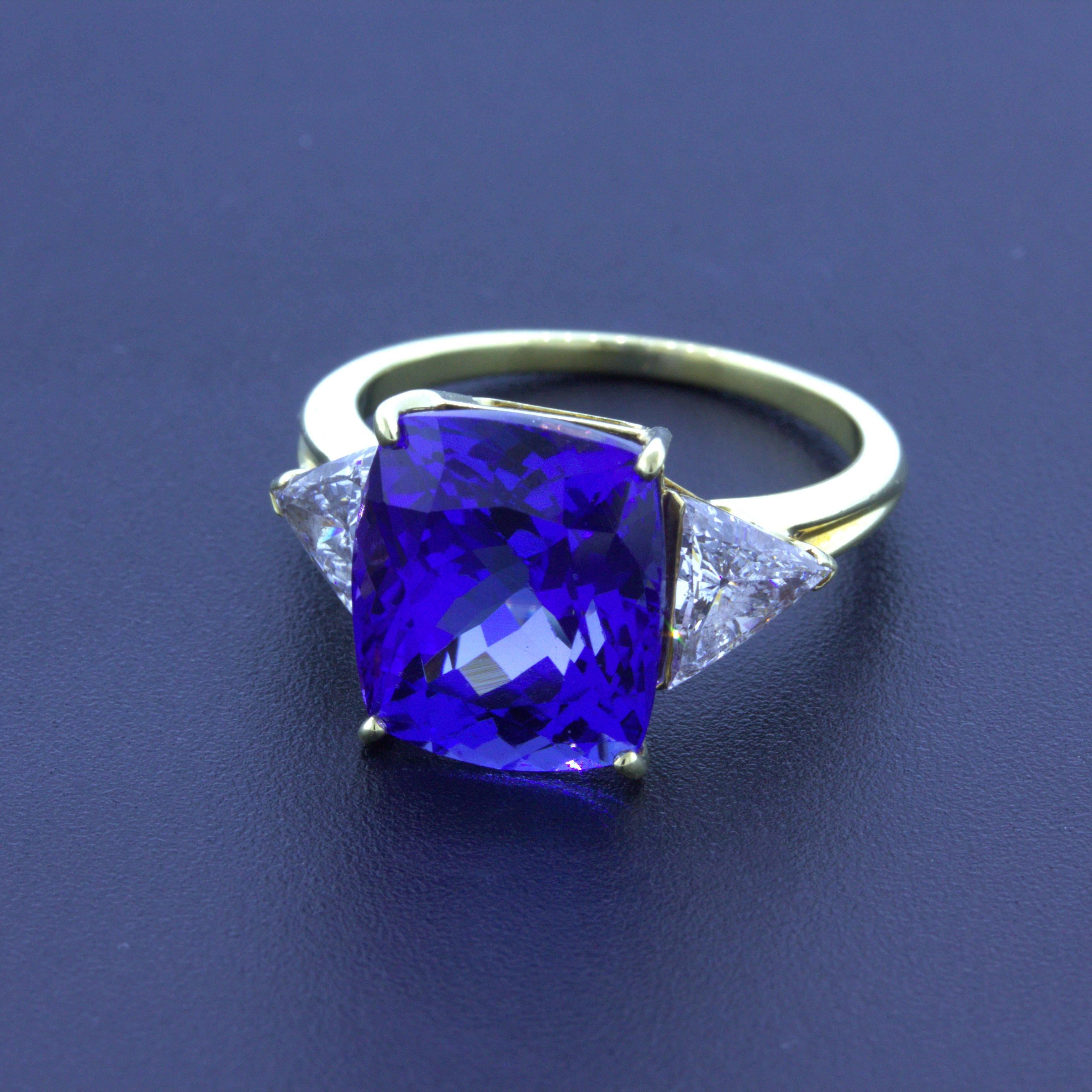 9.80 Carat Tanzanite Diamond 18k Yellow Gold 3-Stone Ring