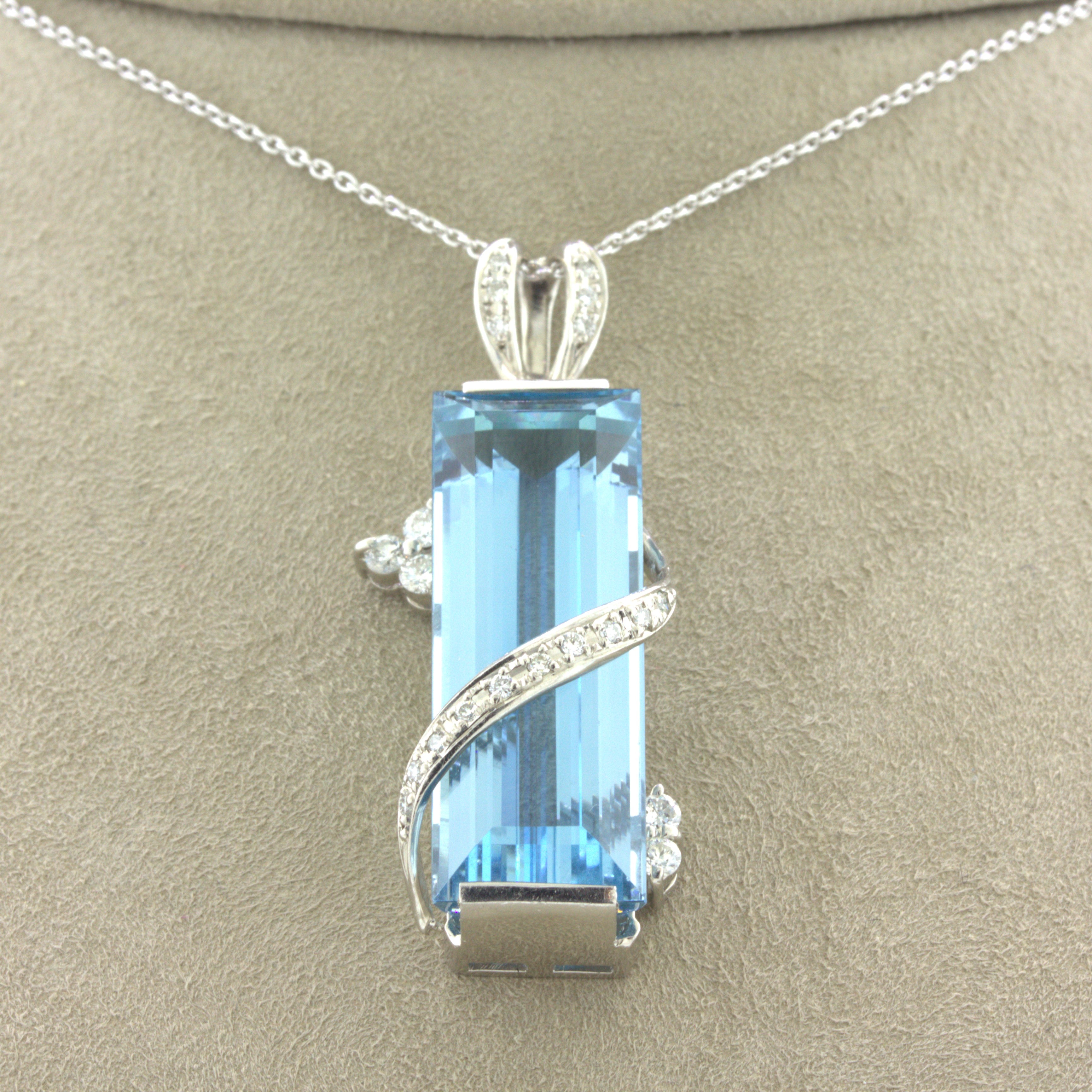 25.10 Carat Aquamarine Diamond Platinum Pendant