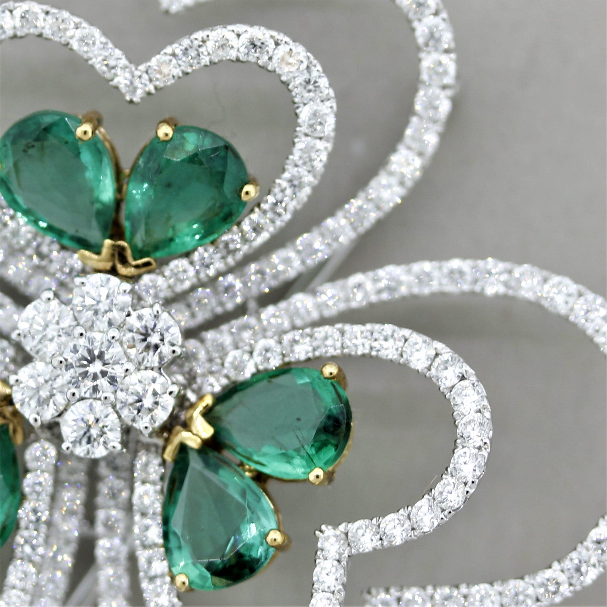 Large Emerald Diamond Gold Heart Flower Brooch