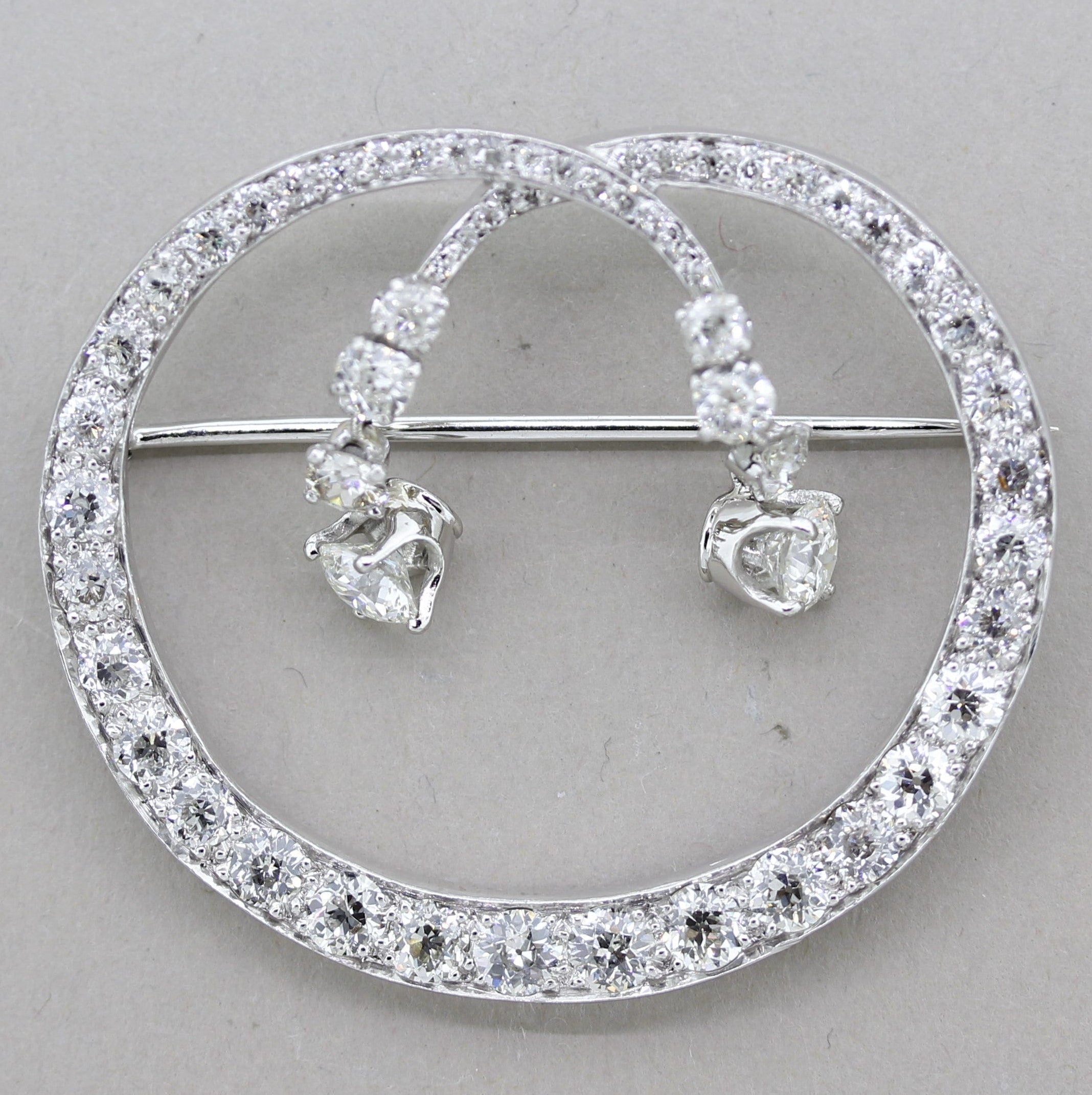 Art Deco – Mid-Century Diamond Platinum Circle Drop Brooch