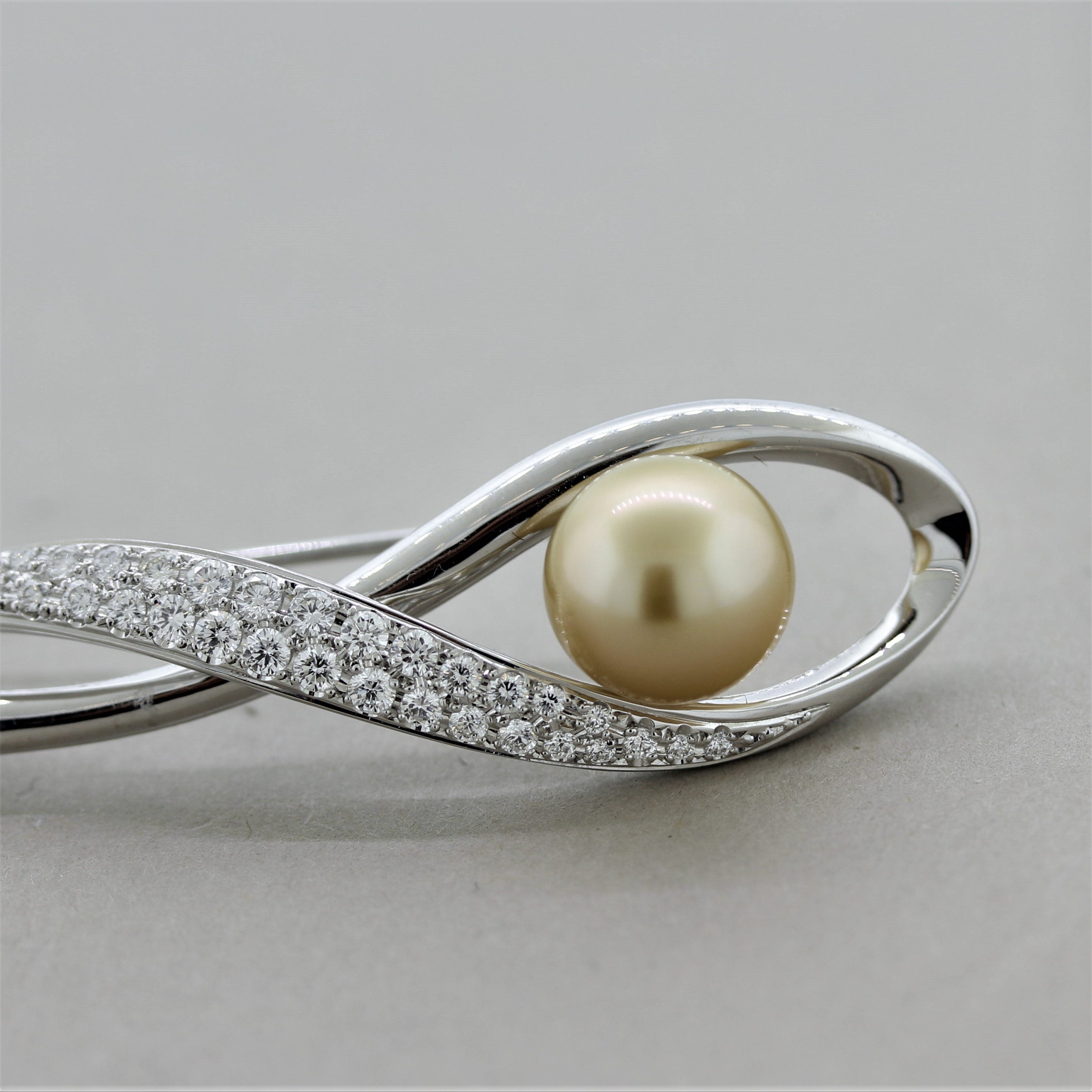 Mikimoto Diamond South Sea Golden Pearl Gold Brooch