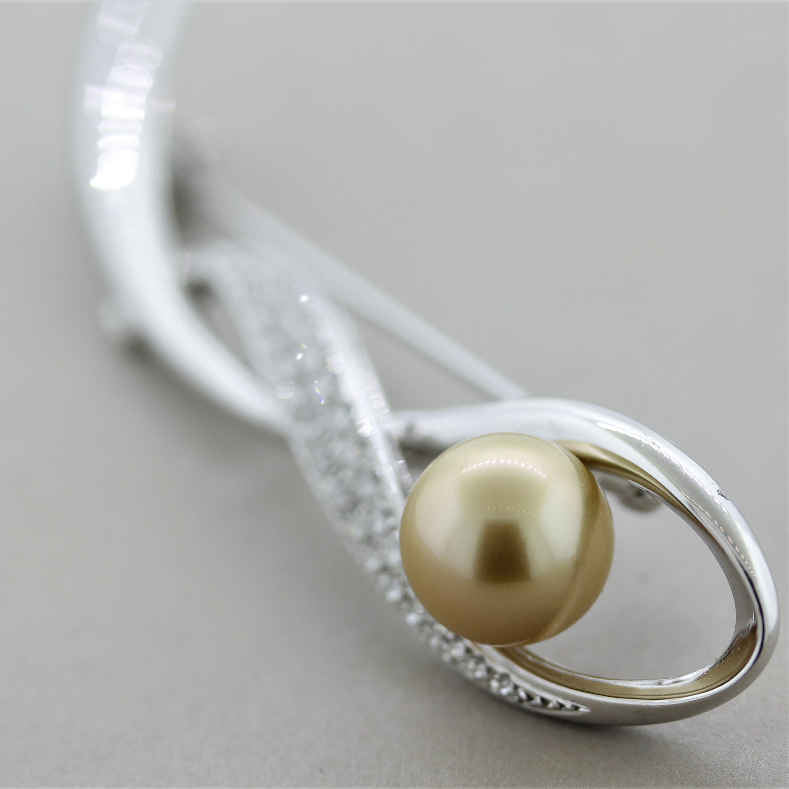 Mikimoto Diamond South Sea Golden Pearl Gold Brooch