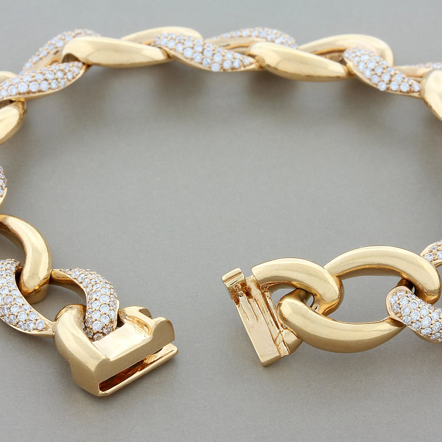 Diamond Pave Gold Chain Link Bracelet