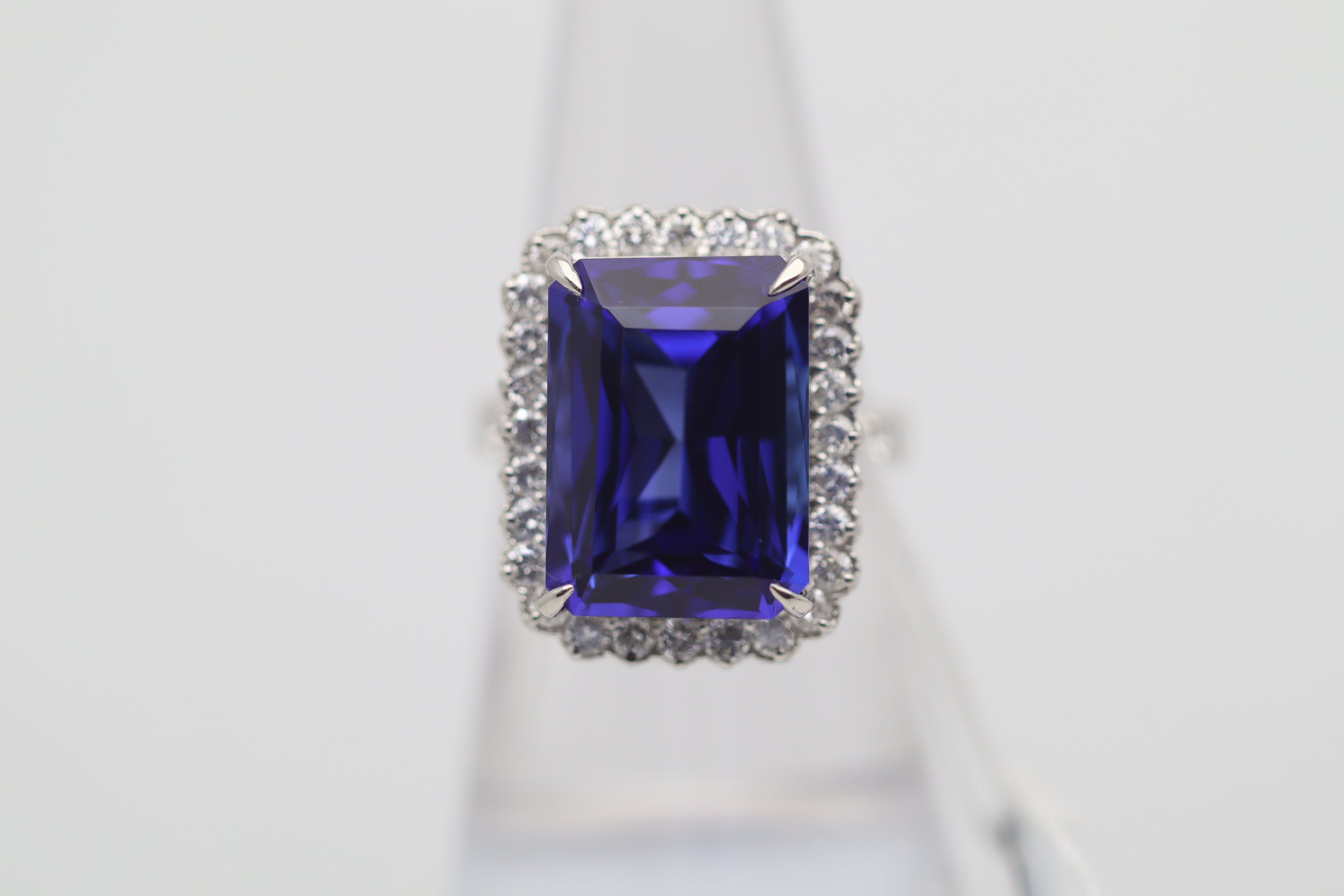 Tanzanite Diamond Platinum Ring