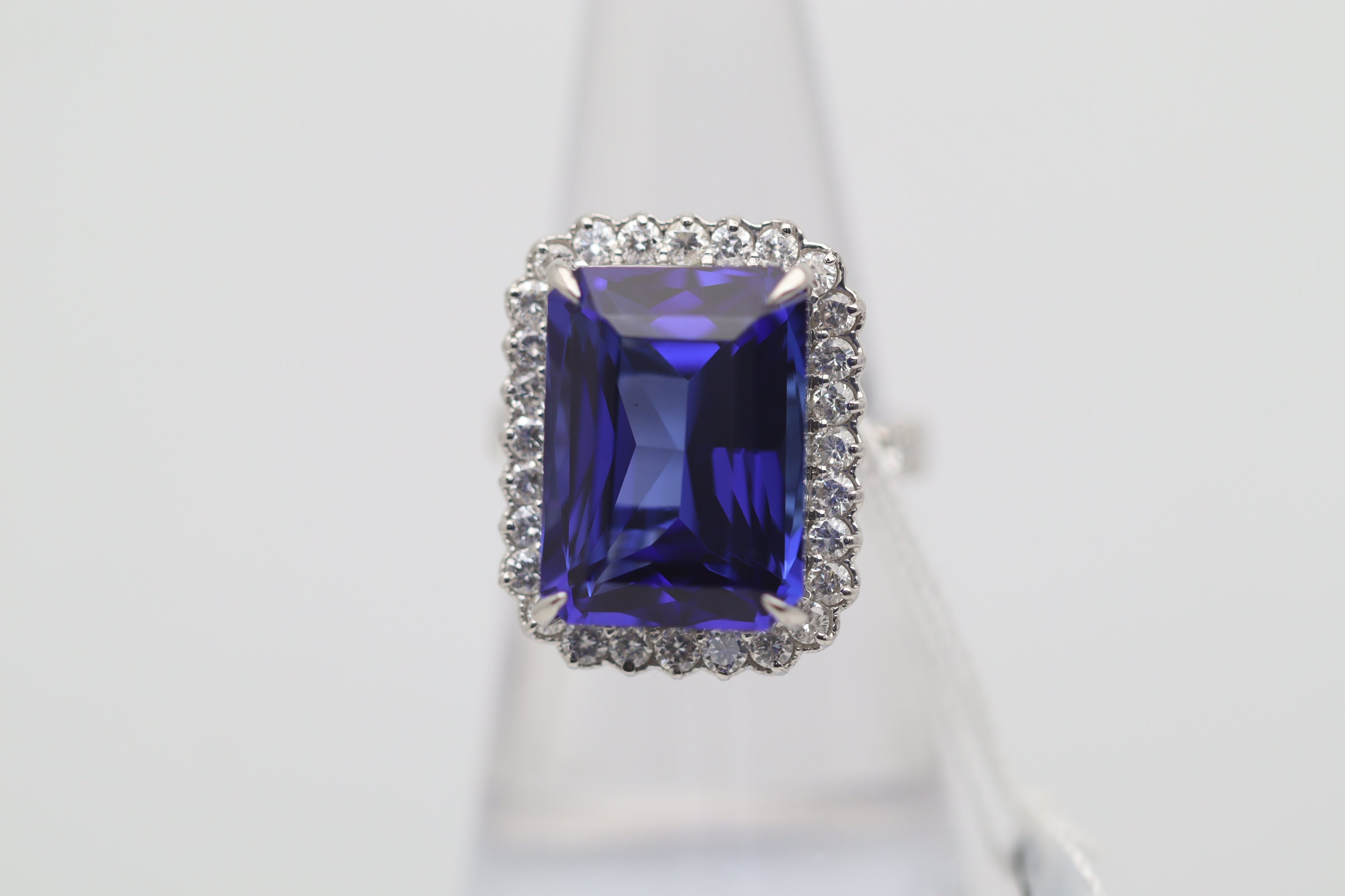 Tanzanite Diamond Platinum Ring