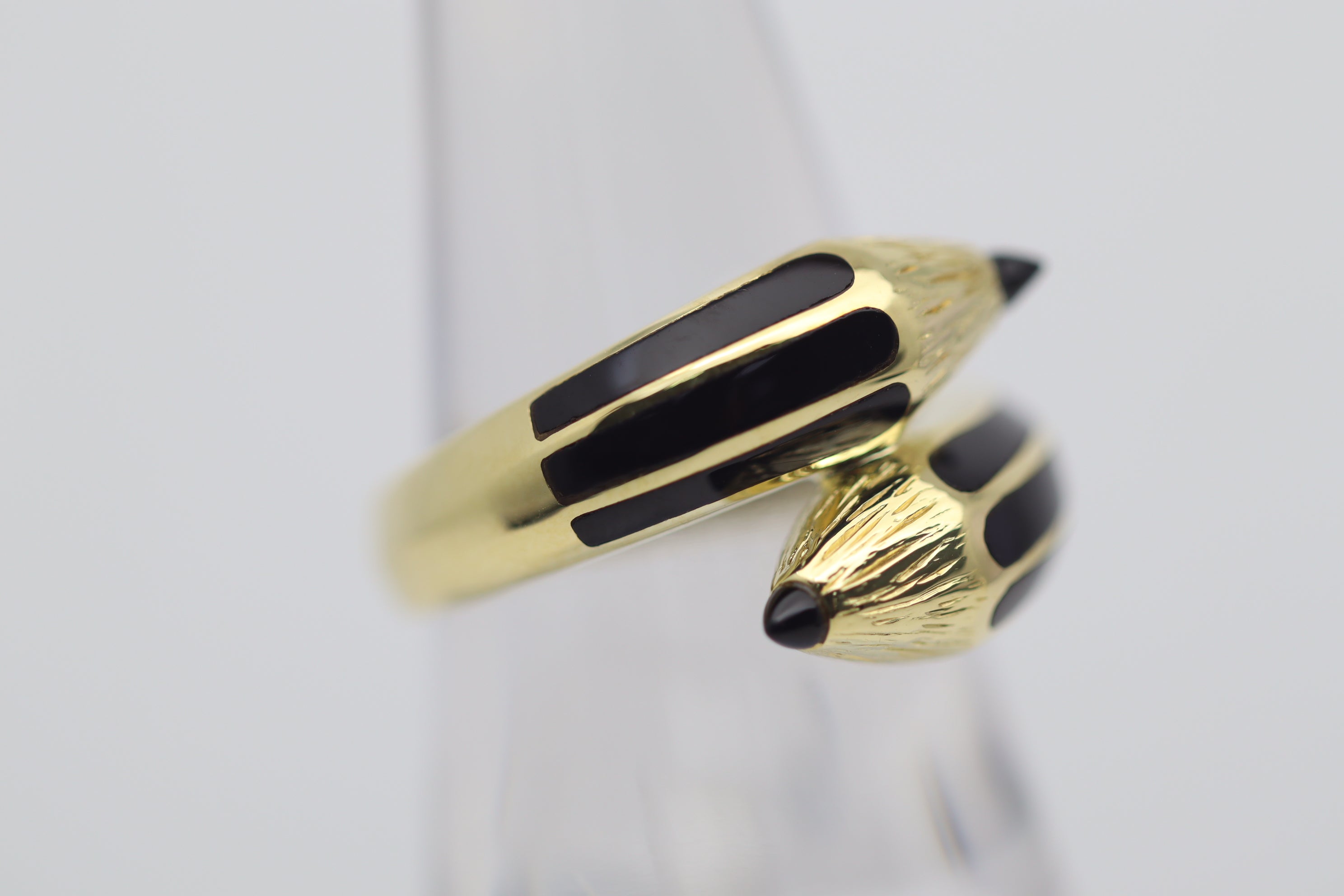 18k Yellow Gold Onyx Enamel Crossover Pencil Ring