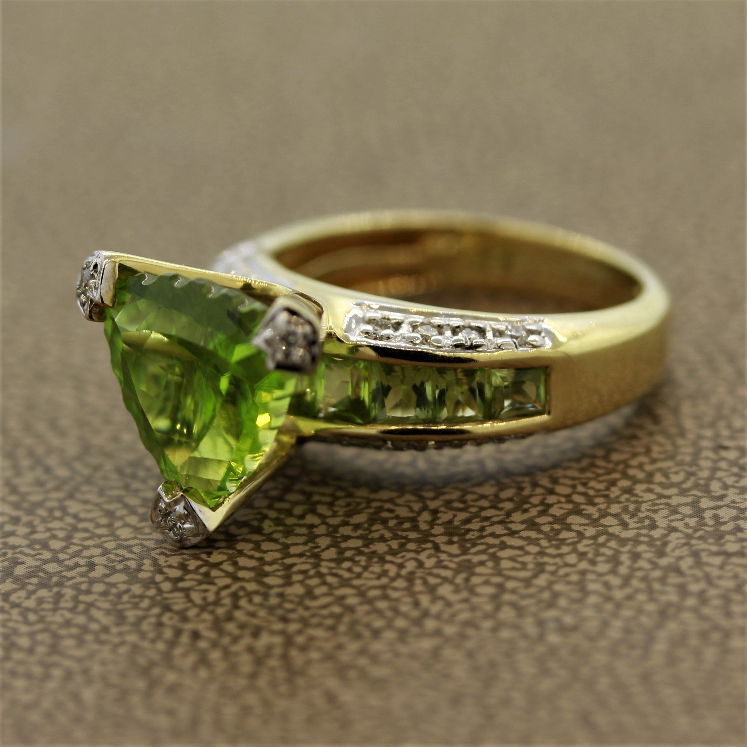 Bellarri Peridot Diamond Gold Ring