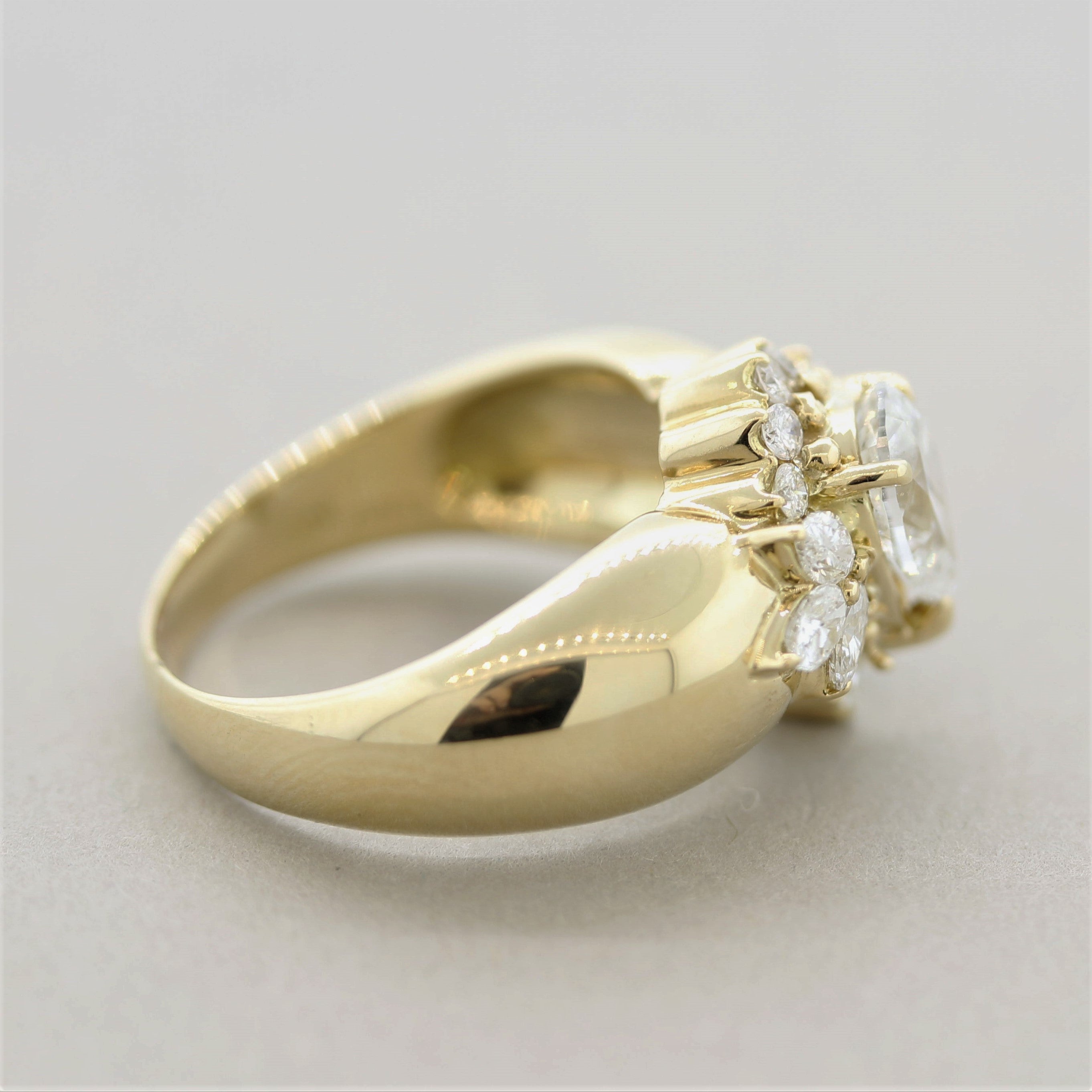 Pear-Shape Diamond Gold Cluster Spray Ring