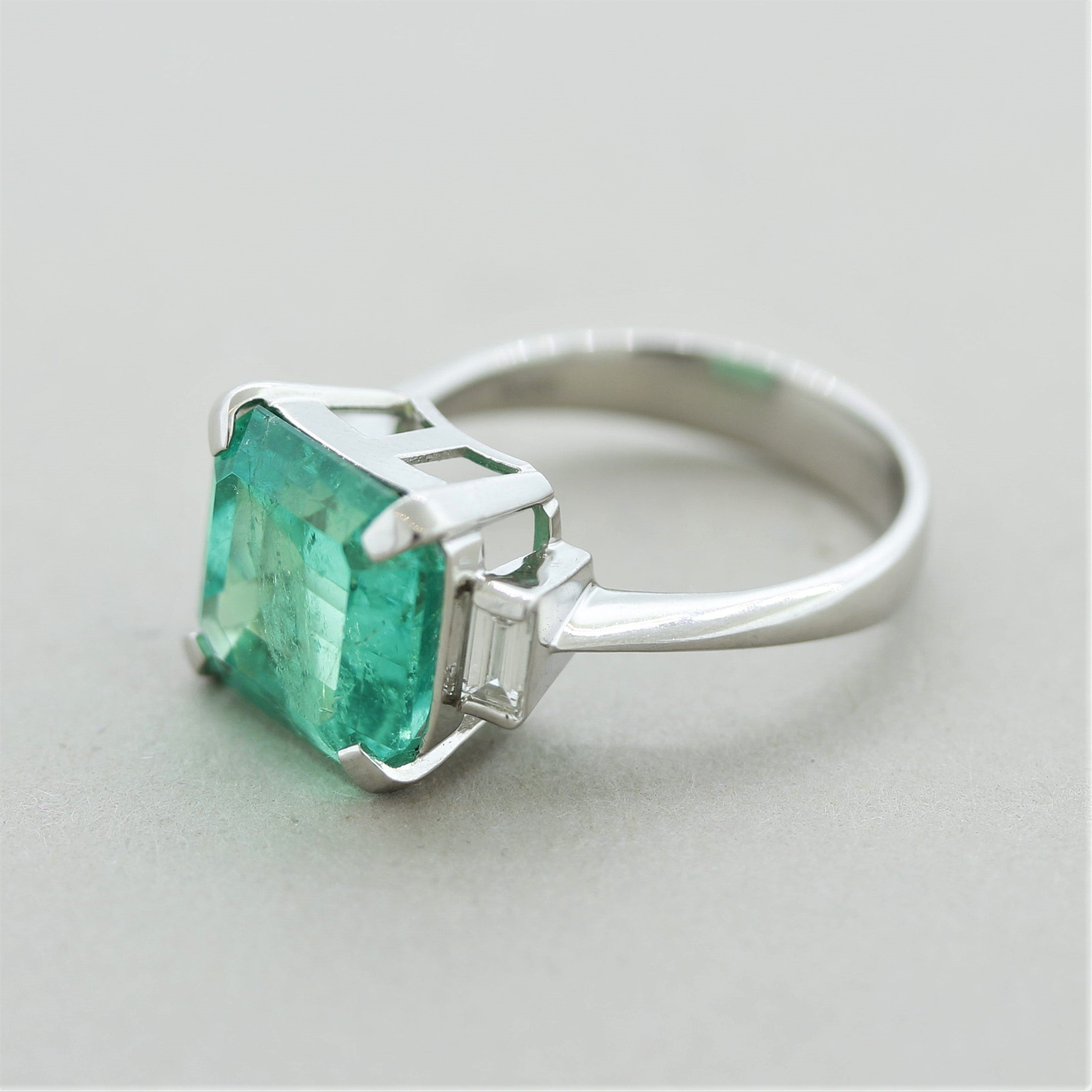 5.43 Carat Colombian Emerald Diamond Platinum Ring, GIA Certified