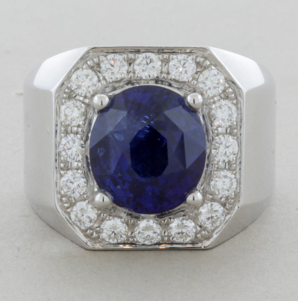 5.80 Carat Royal Blue Sapphire Diamond Gold Ring, Unisex (Certified)