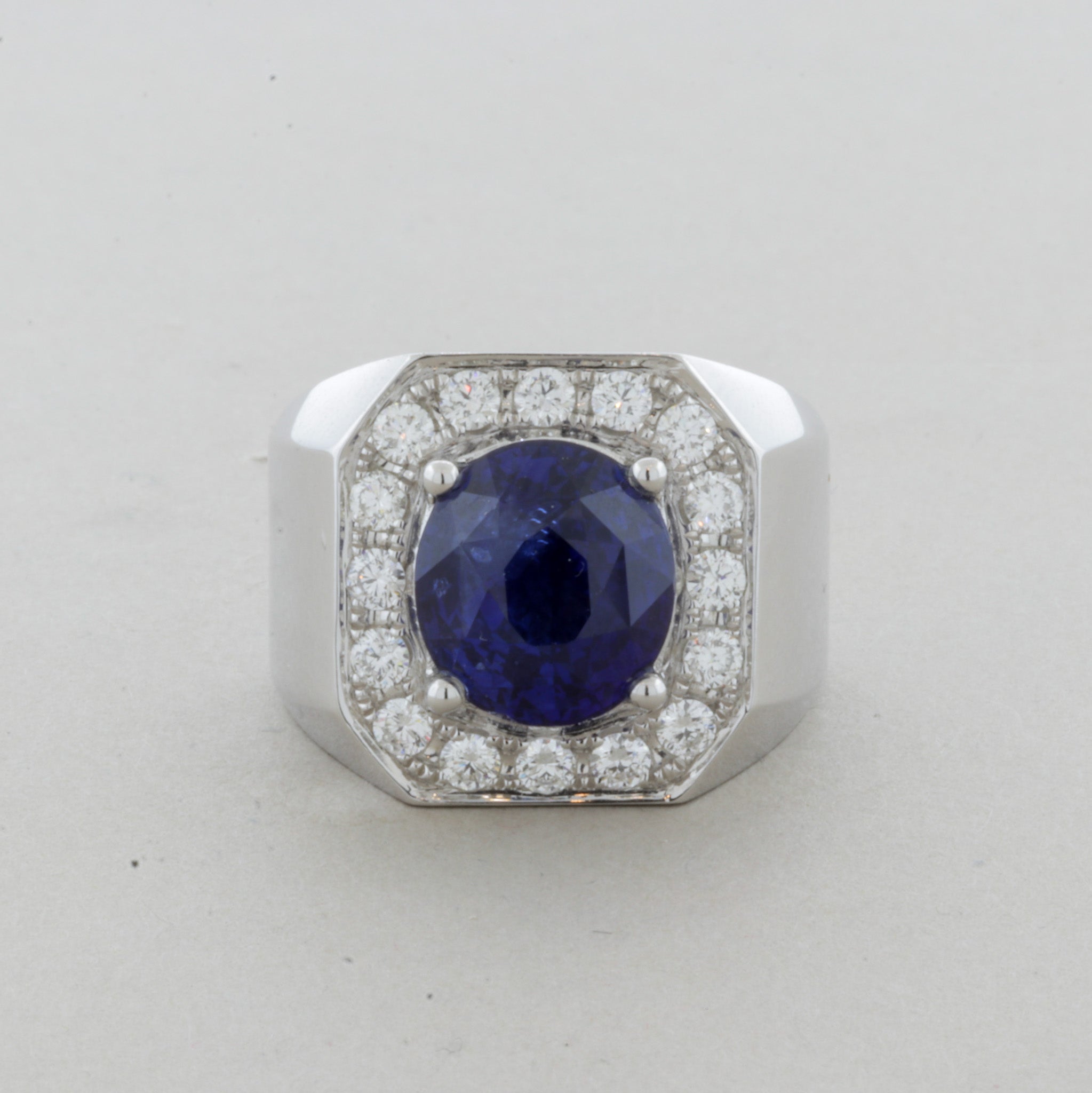 5.80 Carat Royal Blue Sapphire Diamond Gold Ring, Unisex (Certified)