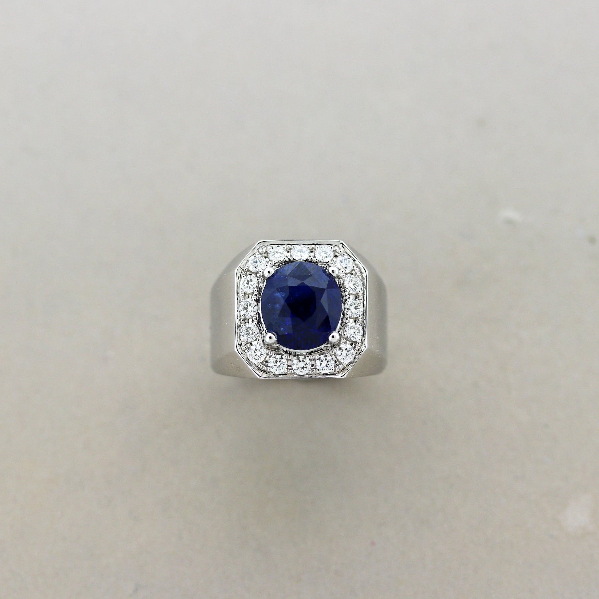 5.80 Carat Royal Blue Sapphire Diamond Gold Ring, Unisex (Certified)