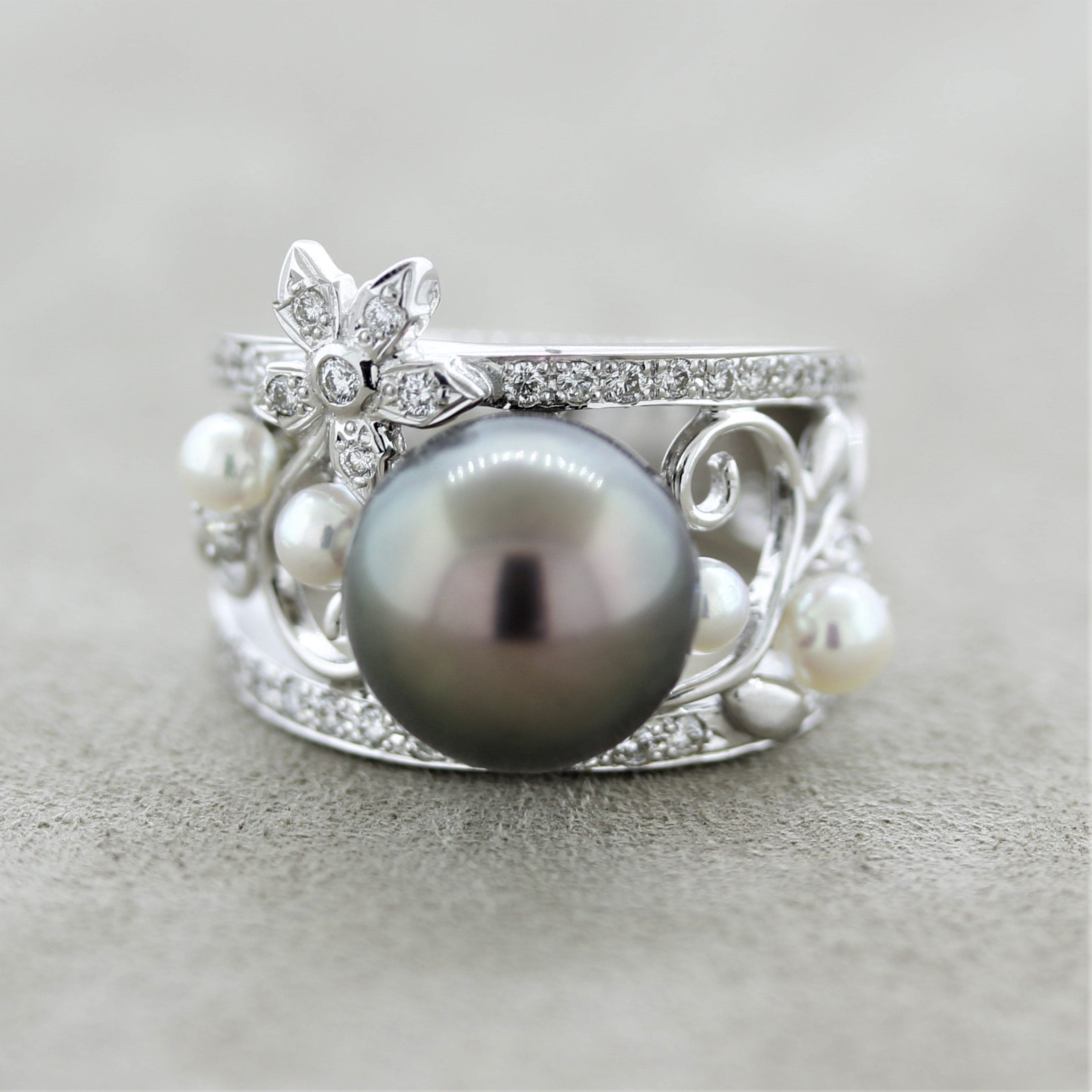 Tahitian & Akoya Pearl Diamond Gold Ring