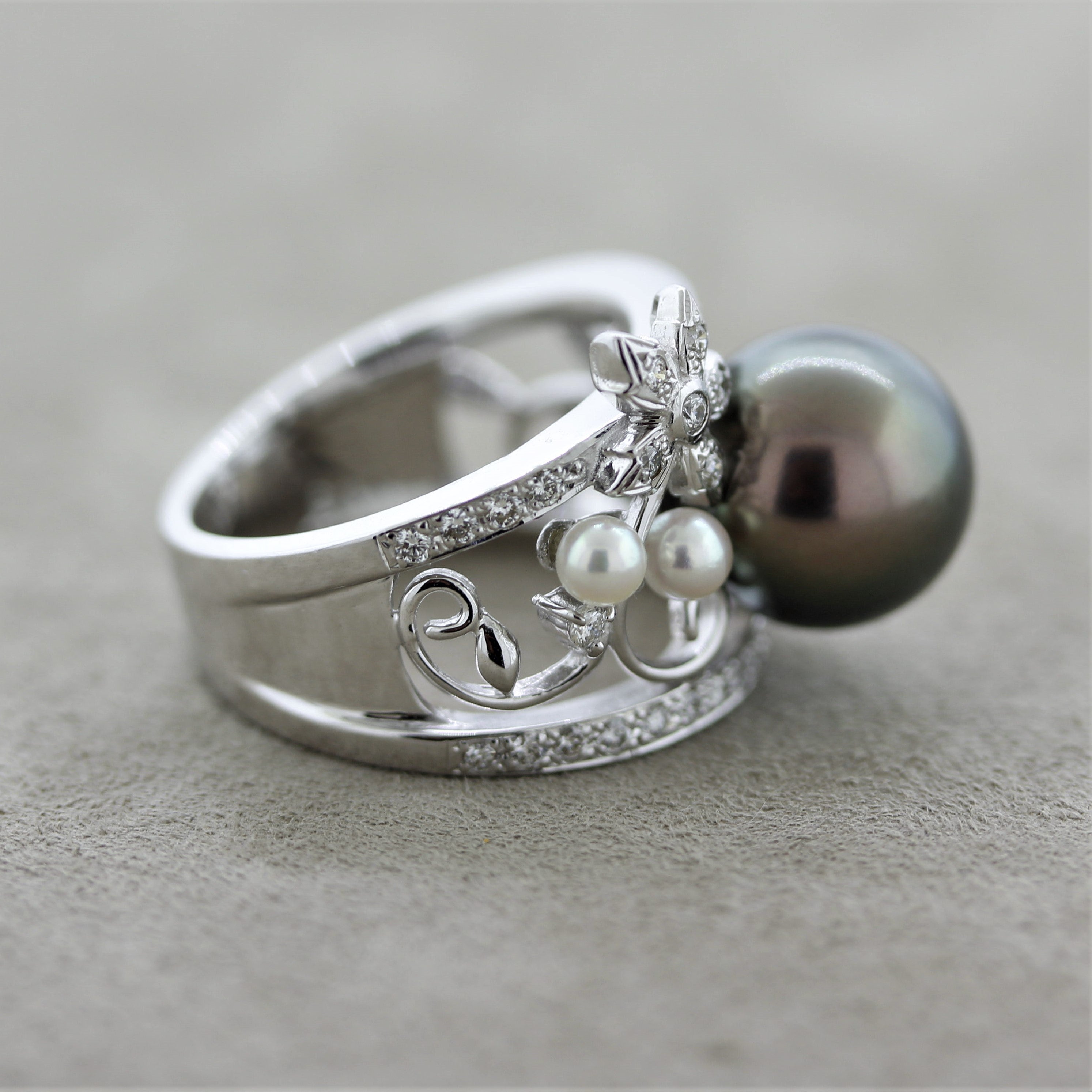 Tahitian & Akoya Pearl Diamond Gold Ring