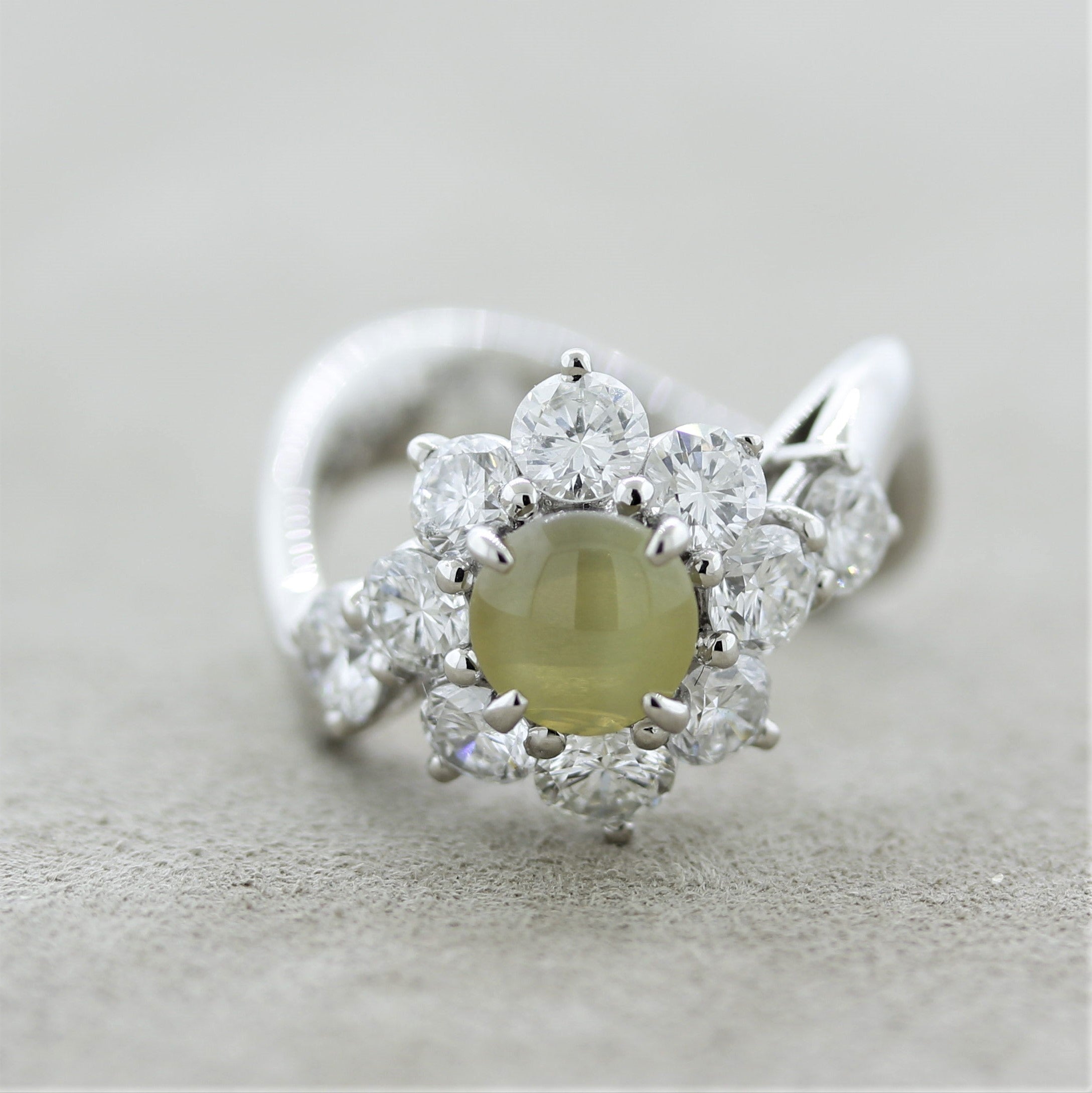 Classic Cats Eye Chrysoberyl Diamond Platinum Ring