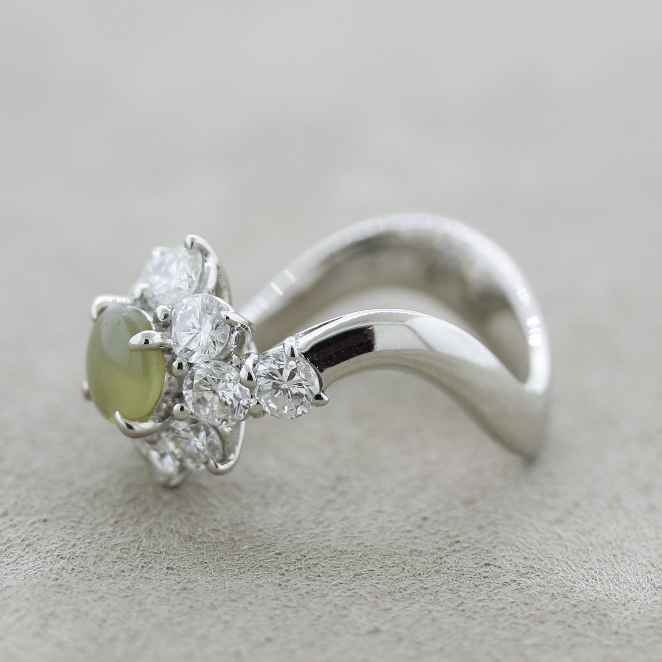 Classic Cats Eye Chrysoberyl Diamond Platinum Ring