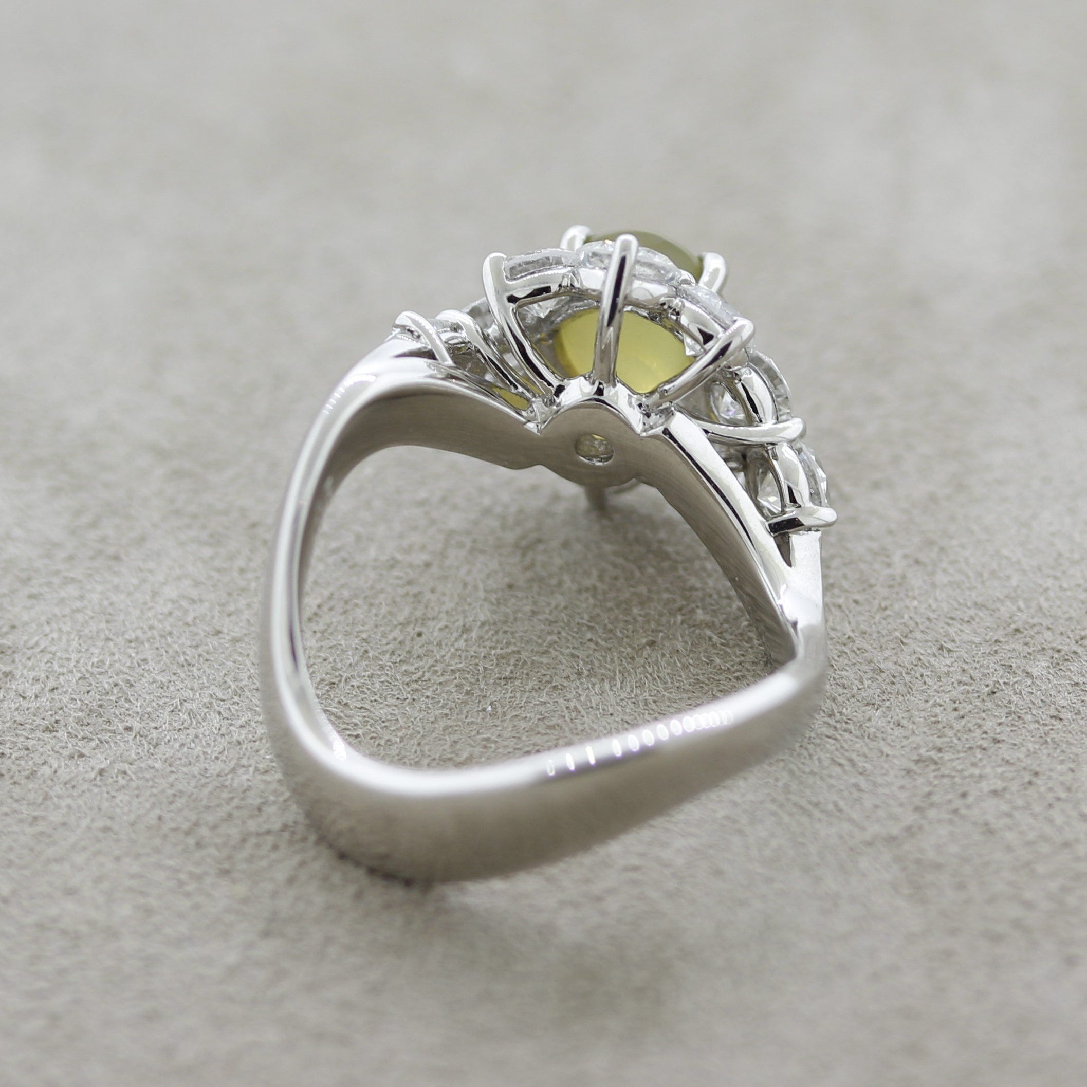 Classic Cats Eye Chrysoberyl Diamond Platinum Ring