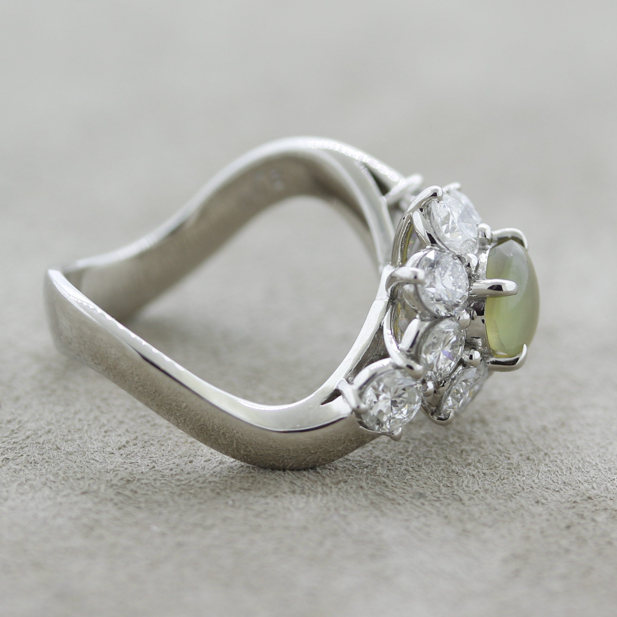 Classic Cats Eye Chrysoberyl Diamond Platinum Ring